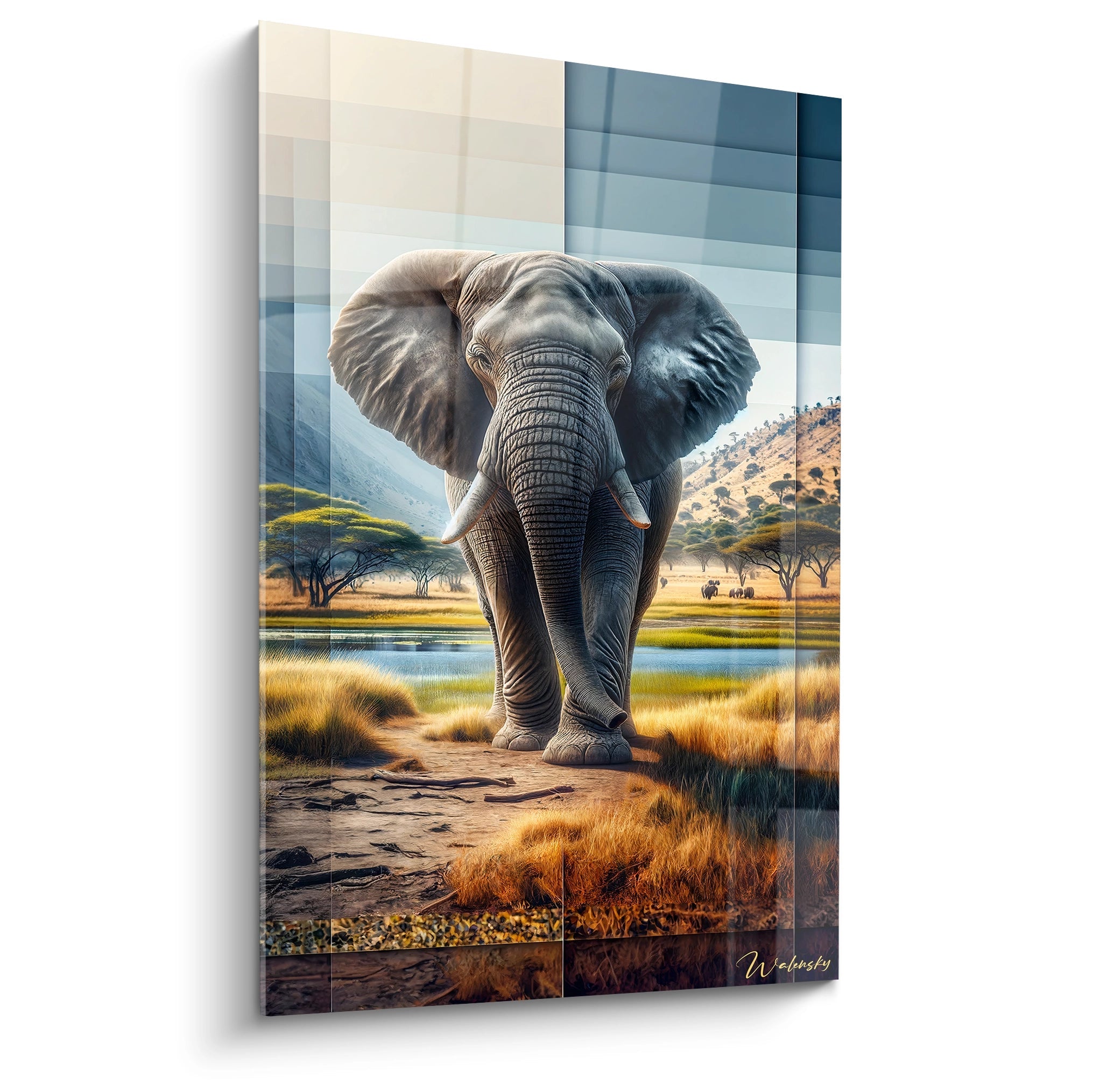 Un tableau d'animal représentant un éléphant d'Afrique de face dans une savane aux herbes dorées. La texture ridée de la peau grise est rendue avec un grand réalisme. L'arrière-plan présente un paysage de savane africaine avec un point d'eau, des arbres épars et des collines, le tout sous un ciel bleu fragmenté en bandes horizontales.
