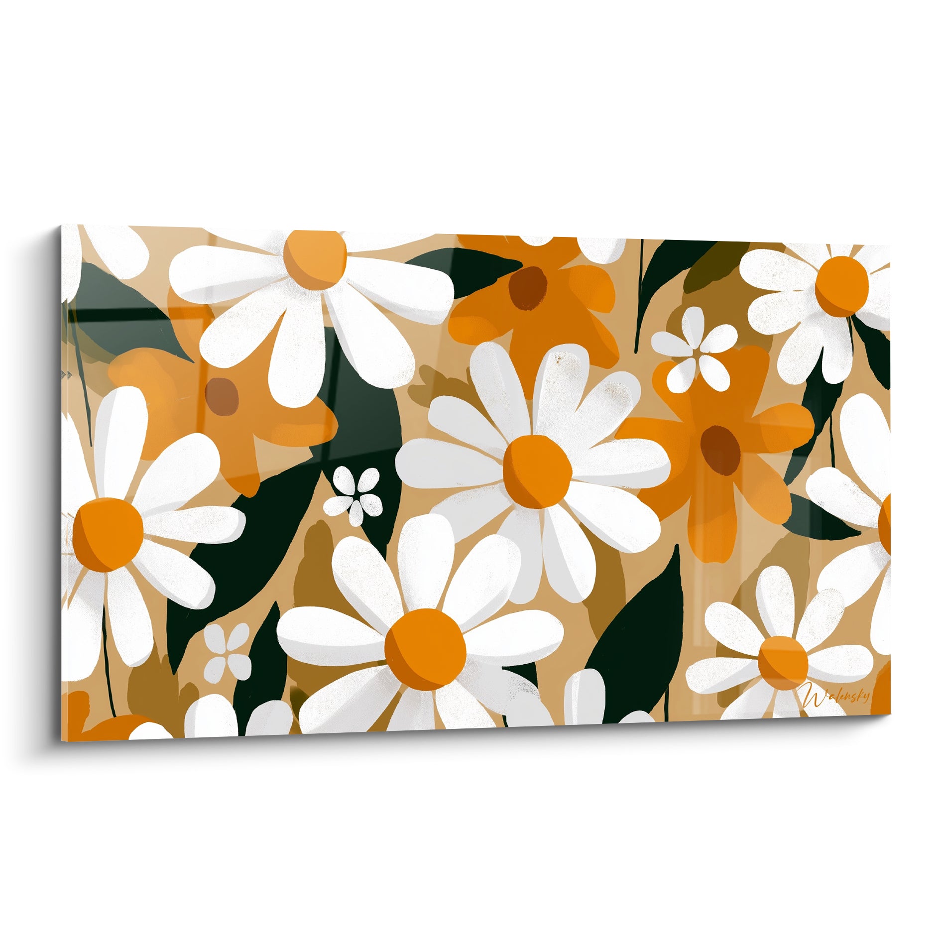 Marguerites blanches aux cœurs orangés composées sur fond beige doré et feuillage vert foncé
