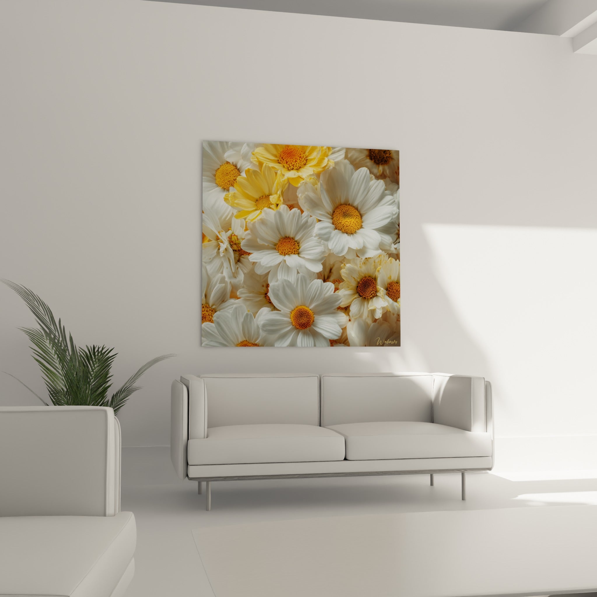 Fleurs de marguerite blanche et dorée disposées au-dessus d'un canapé dans un salon lumineux