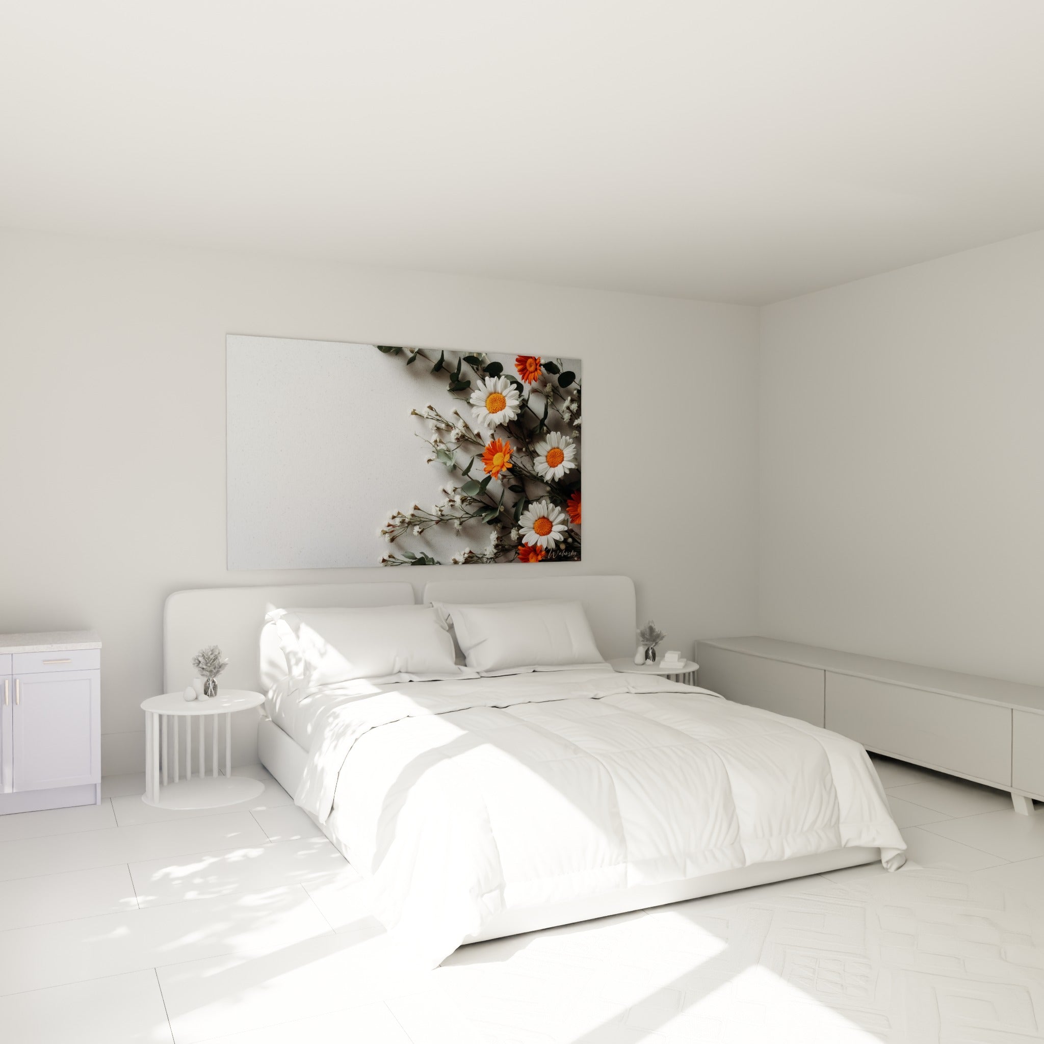 Bouquet de marguerites blanches et gerberas orange au-dessus d'un lit dans une chambre claire