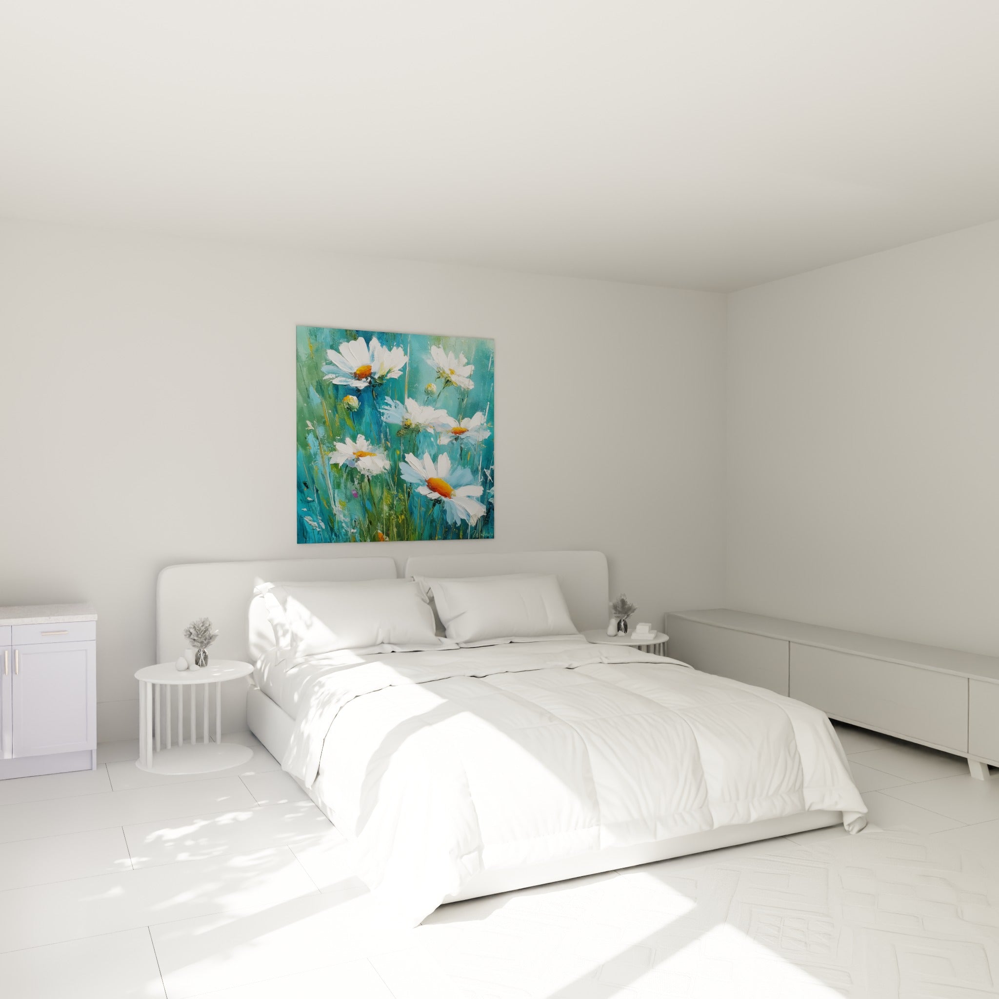 Marguerites blanches et bleu turquoise en larges touches picturales, accrochées au-dessus d'un lit dans une chambre claire