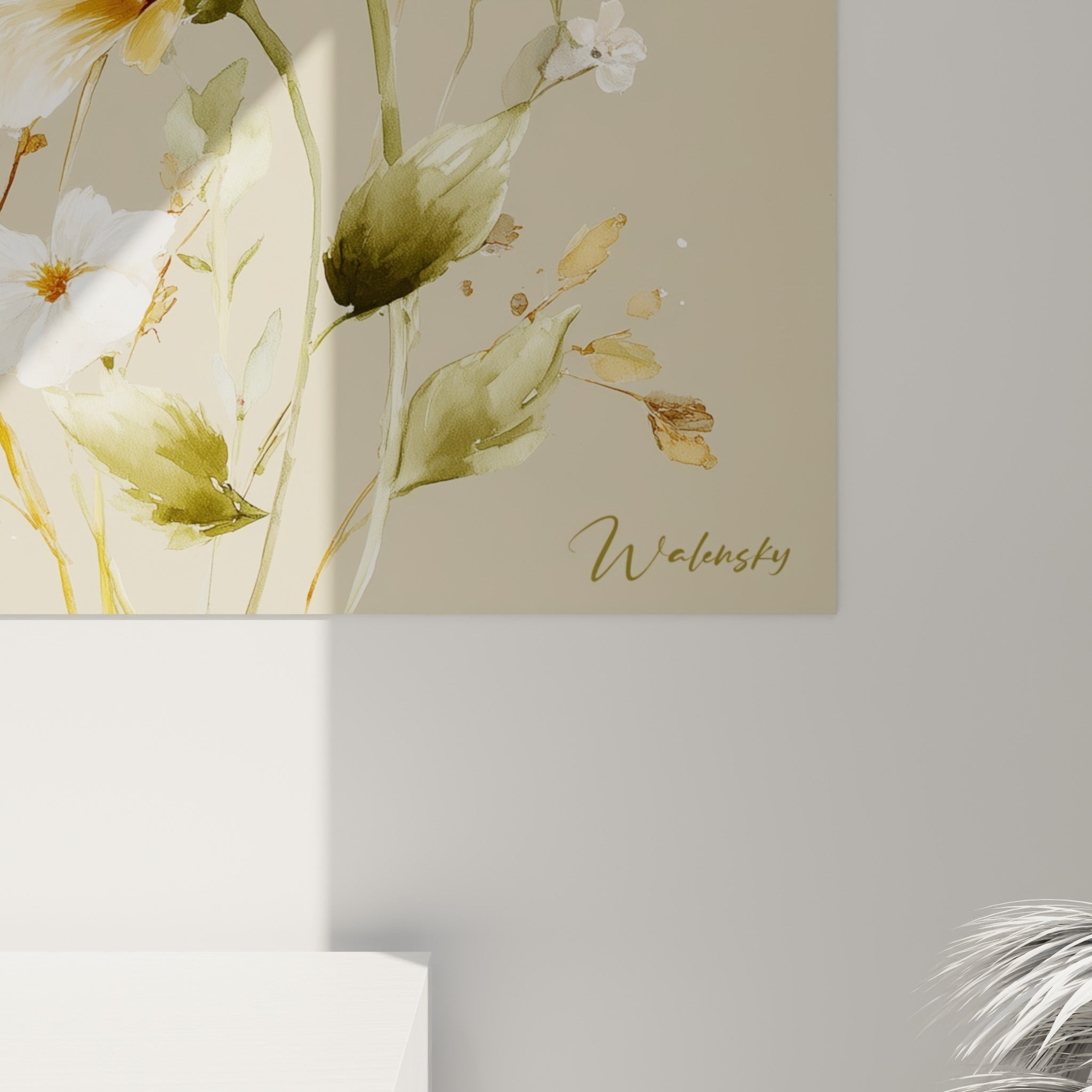 Détail des pétales blancs et du cœur ocre texturé de la marguerite peinte à l'aquarelle