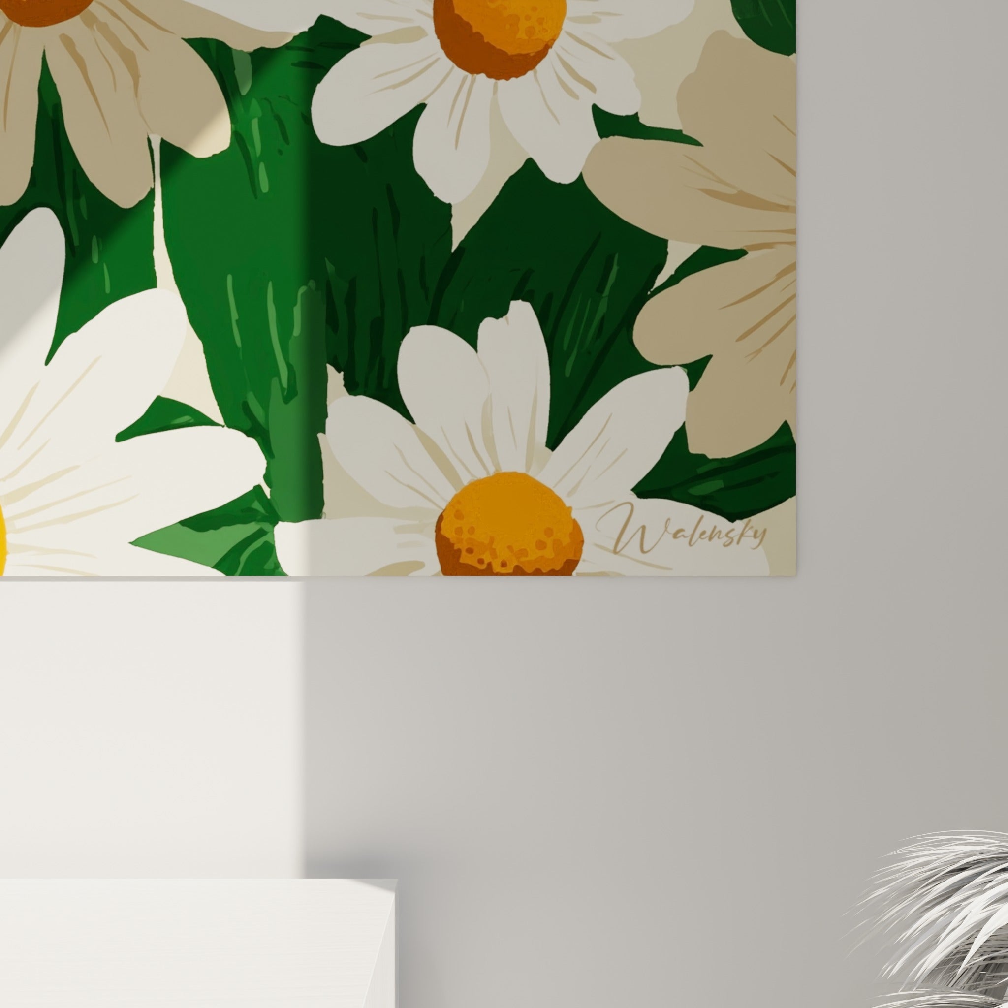 Détail des pétales ivoire et du cœur orange texturé d'une marguerite, grain et aplats de peinture visibles