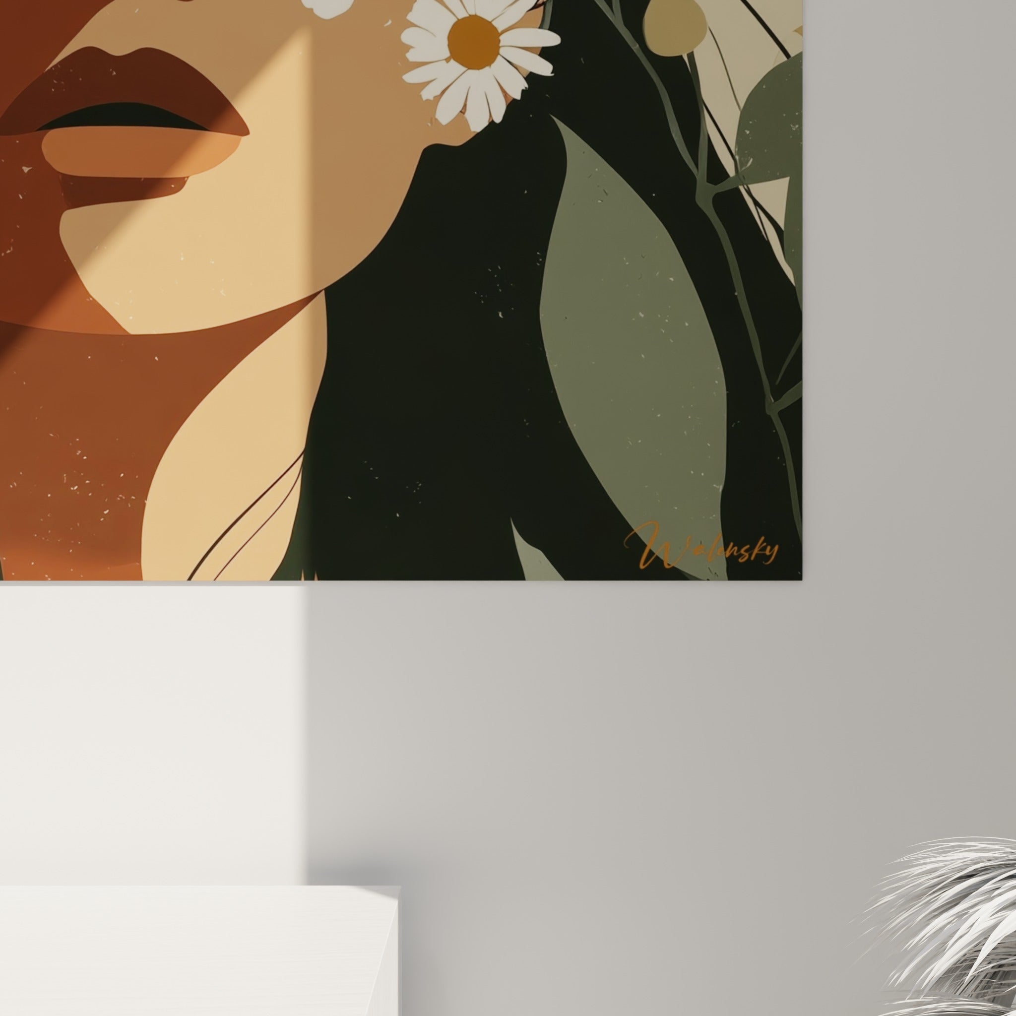 Détail des pétales blancs et du cœur ocre des marguerites contre la peau terracotta et les cheveux noirs de l'œuvre