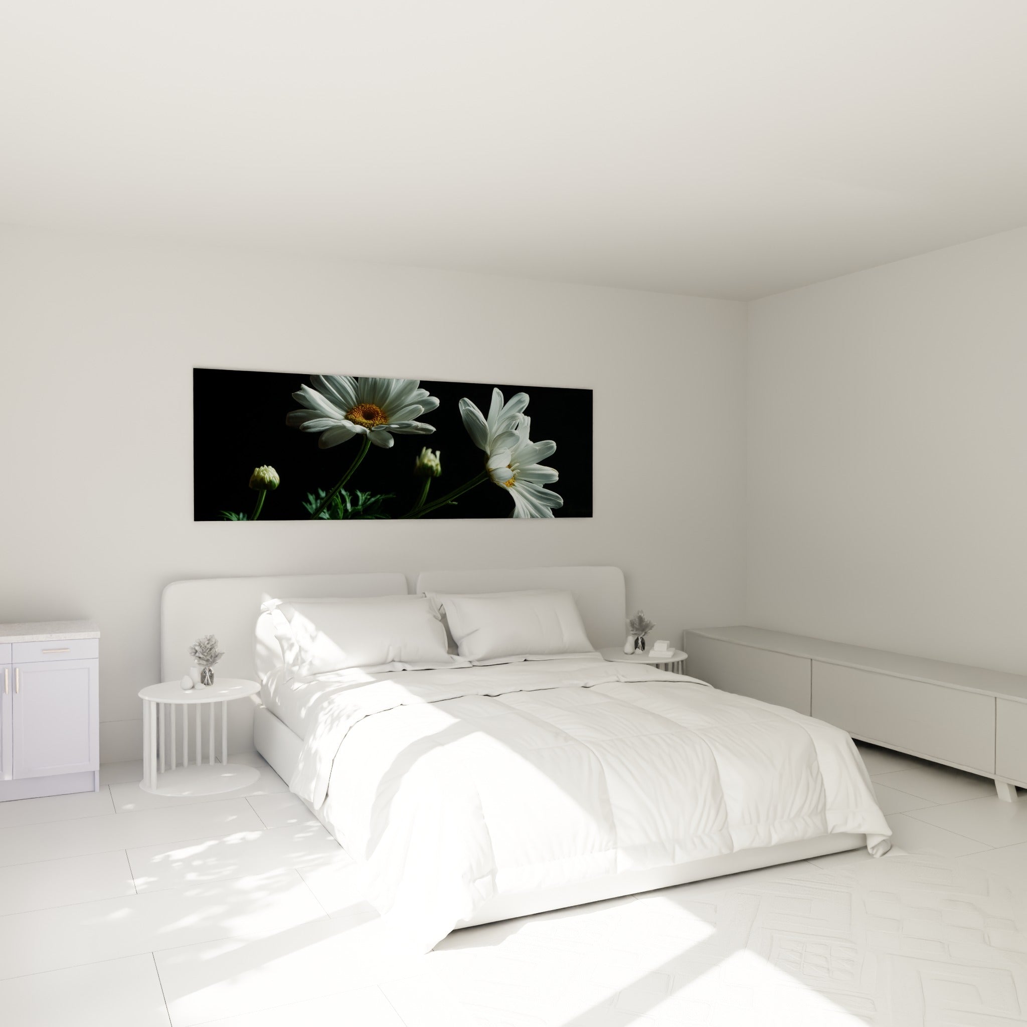 Fleurs blanches et vertes en lumière douce accrochées au-dessus d'un lit dans une chambre claire
