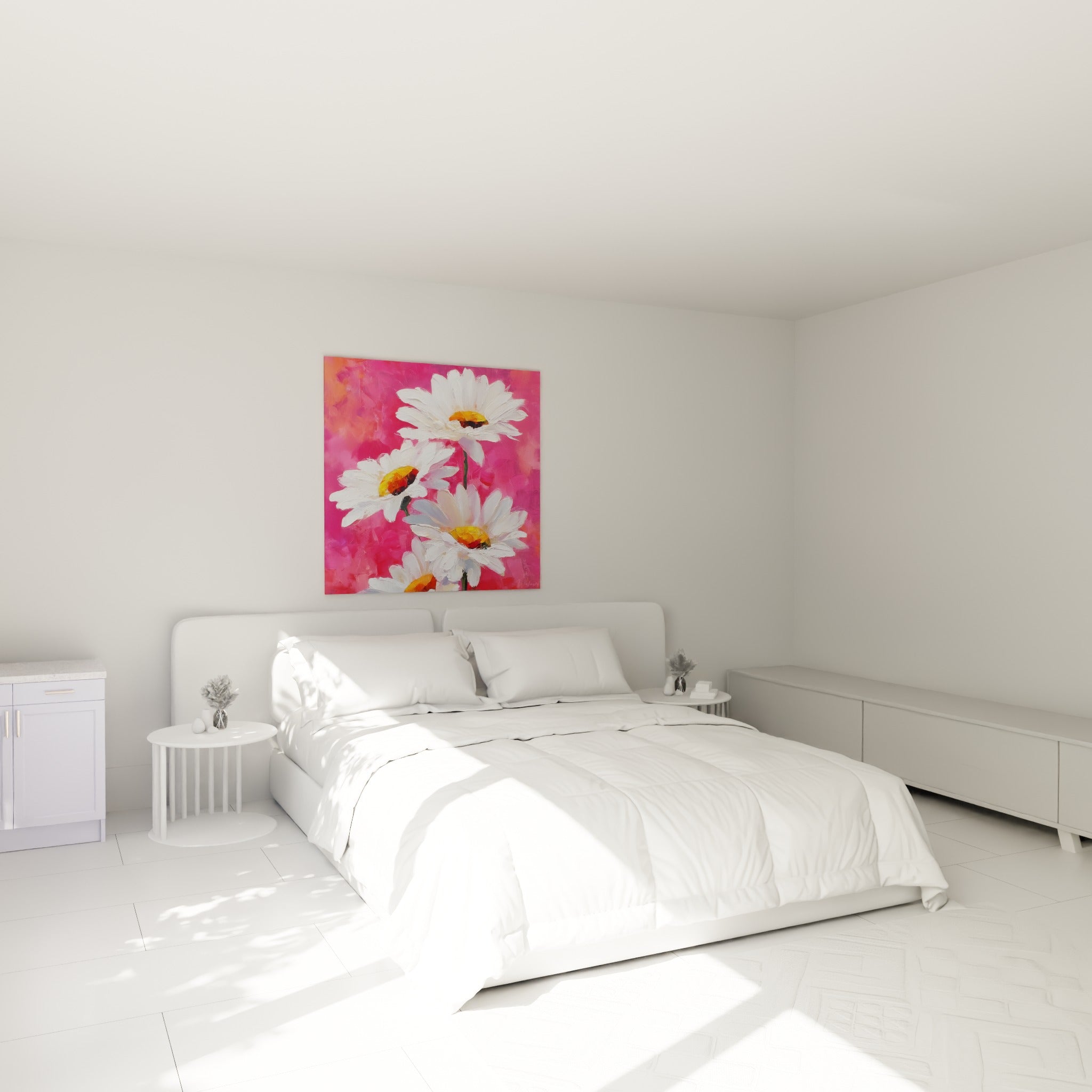 Bouquet de marguerites blanches et dorées au-dessus d'un lit dans une chambre claire
