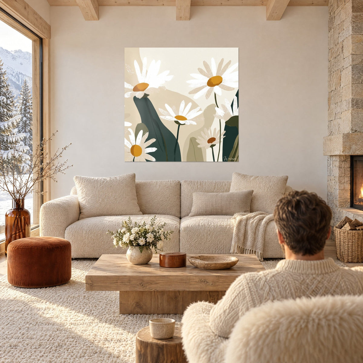 Tableau marguerites blanches aux cœurs ocre sur fond beige et feuillage vert sapin, au-dessus d'un canapé dans un salon lumineux