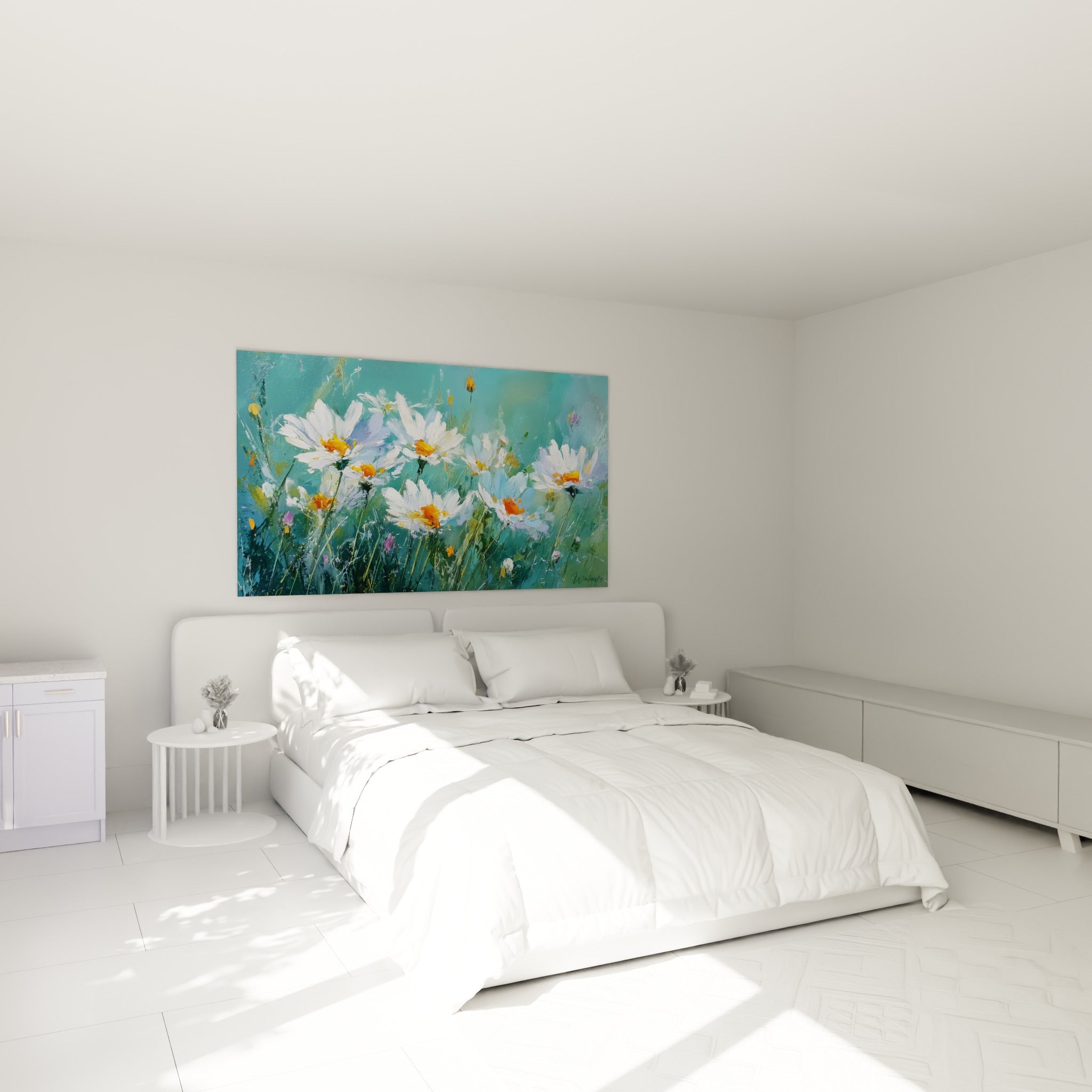 Marguerites blanches et orangées en pleine floraison, accrochées au-dessus d'un lit dans une chambre claire