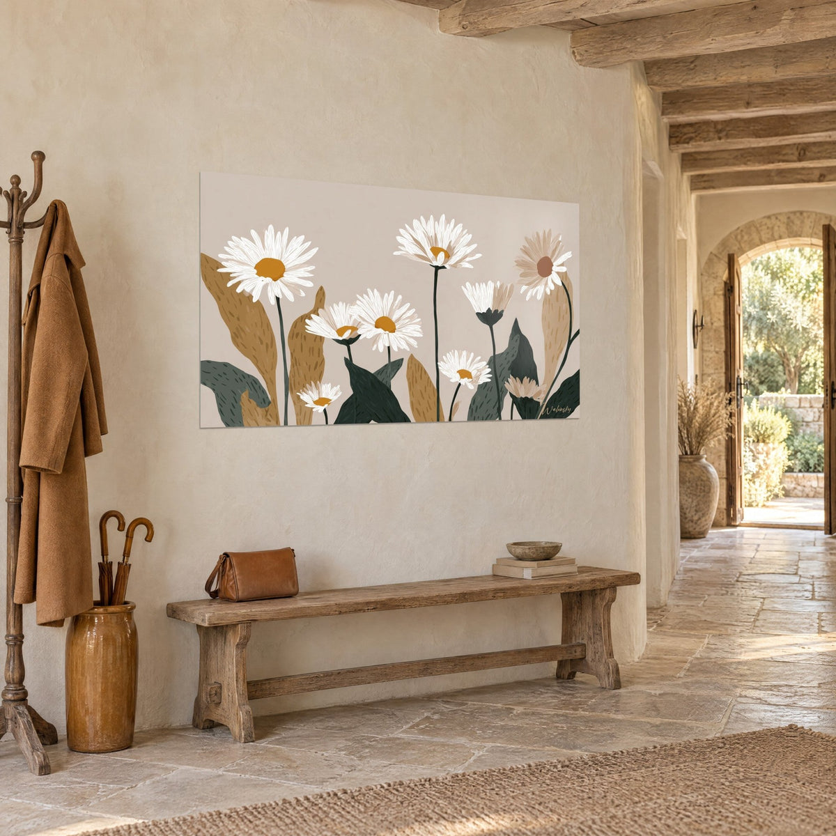 Quadro campo di fiori con petali avorio e fogliame verde antracite, steli sottili su sfondo sabbia, corridoio in pietra e panca in legno