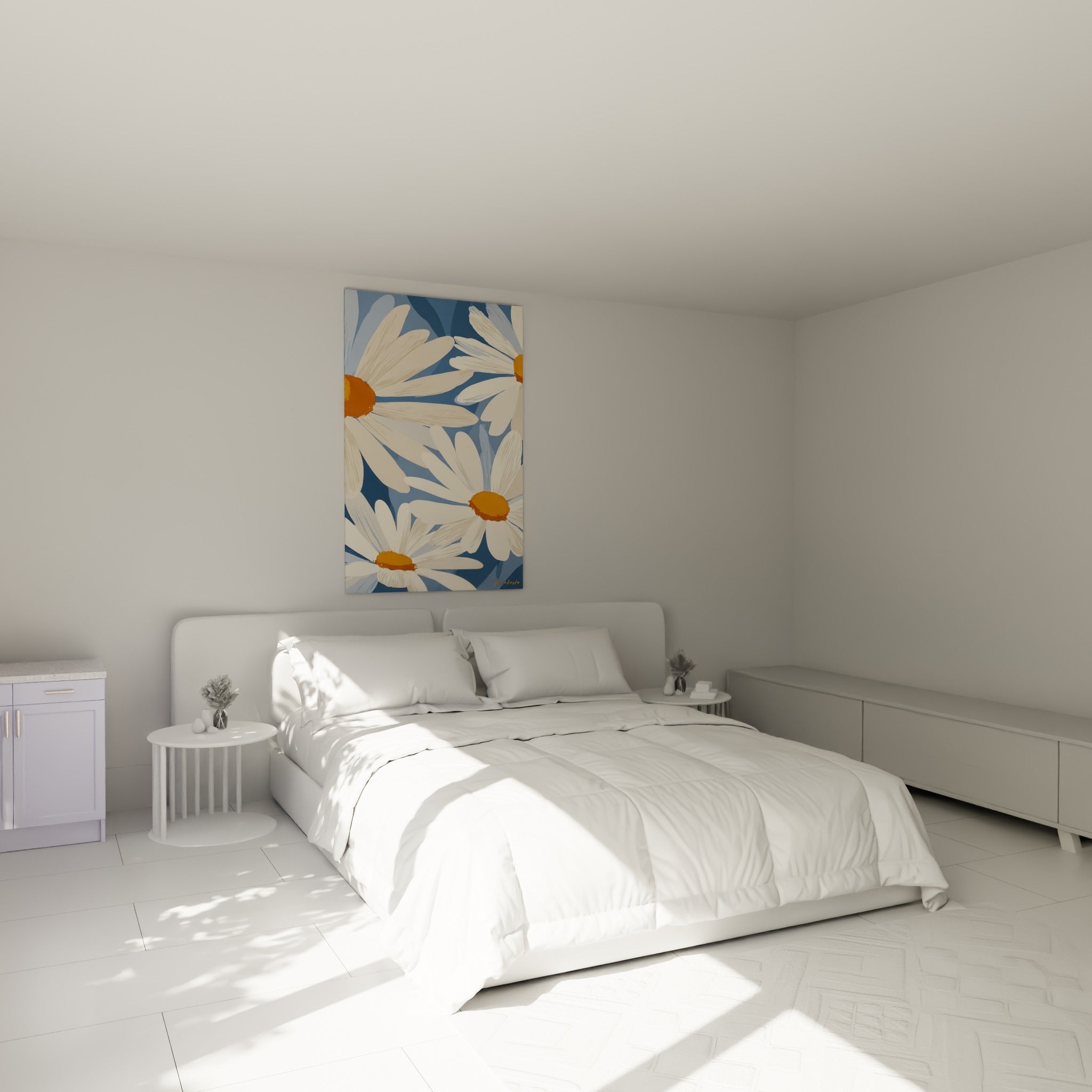Fleurs de marguerite ivoire et bleu marine accrochées au-dessus d'un lit dans une chambre claire