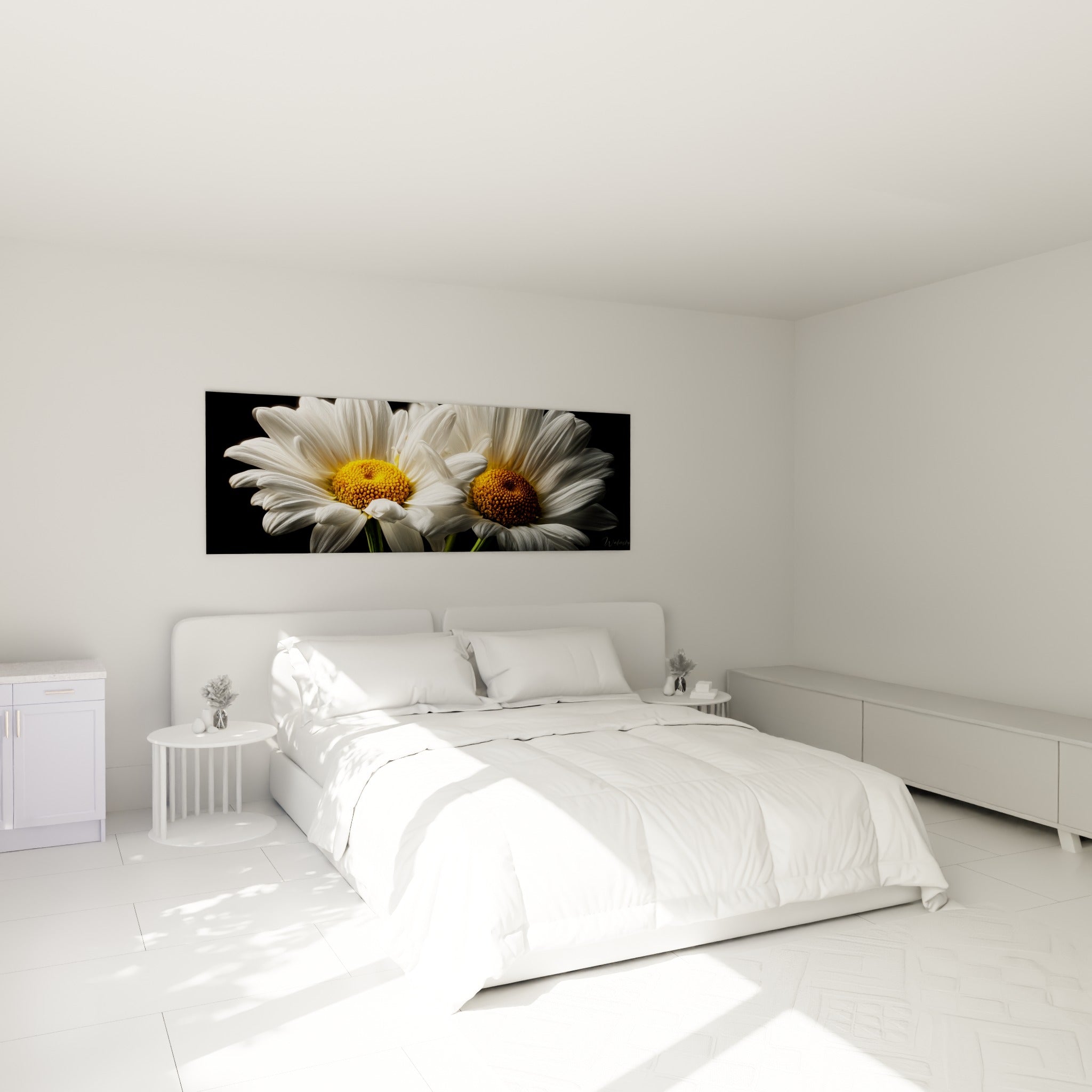 Fleurs blanches et jaune doré illuminant le mur au-dessus d'un lit dans une chambre claire