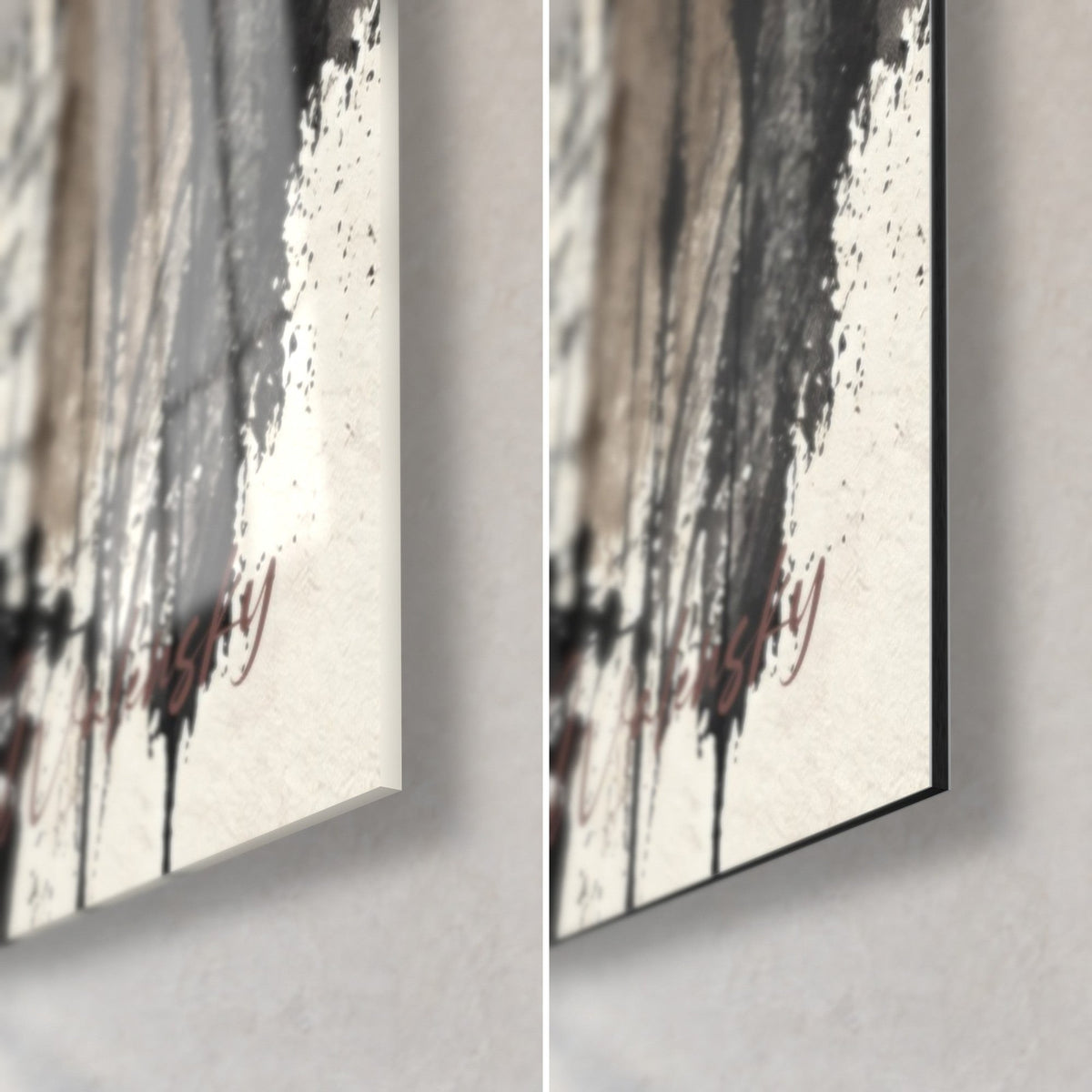 Schilderij zeilboten in zwarte inkt, rechtsonder: druipsporen op crèmekleurige achtergrond, glanzend glas links, mat Dibond rechts