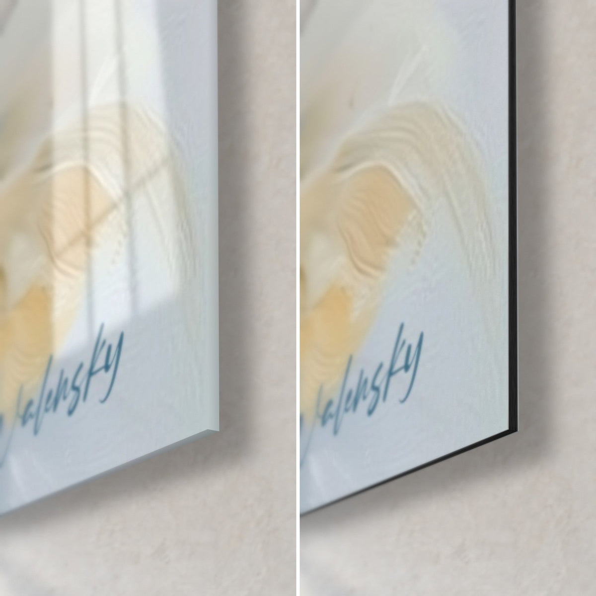 Tableau visage masqué blanc et or, coin bas droit, signature Walensky bleue, verre acrylique brillant à gauche, alu Dibond mat à droite