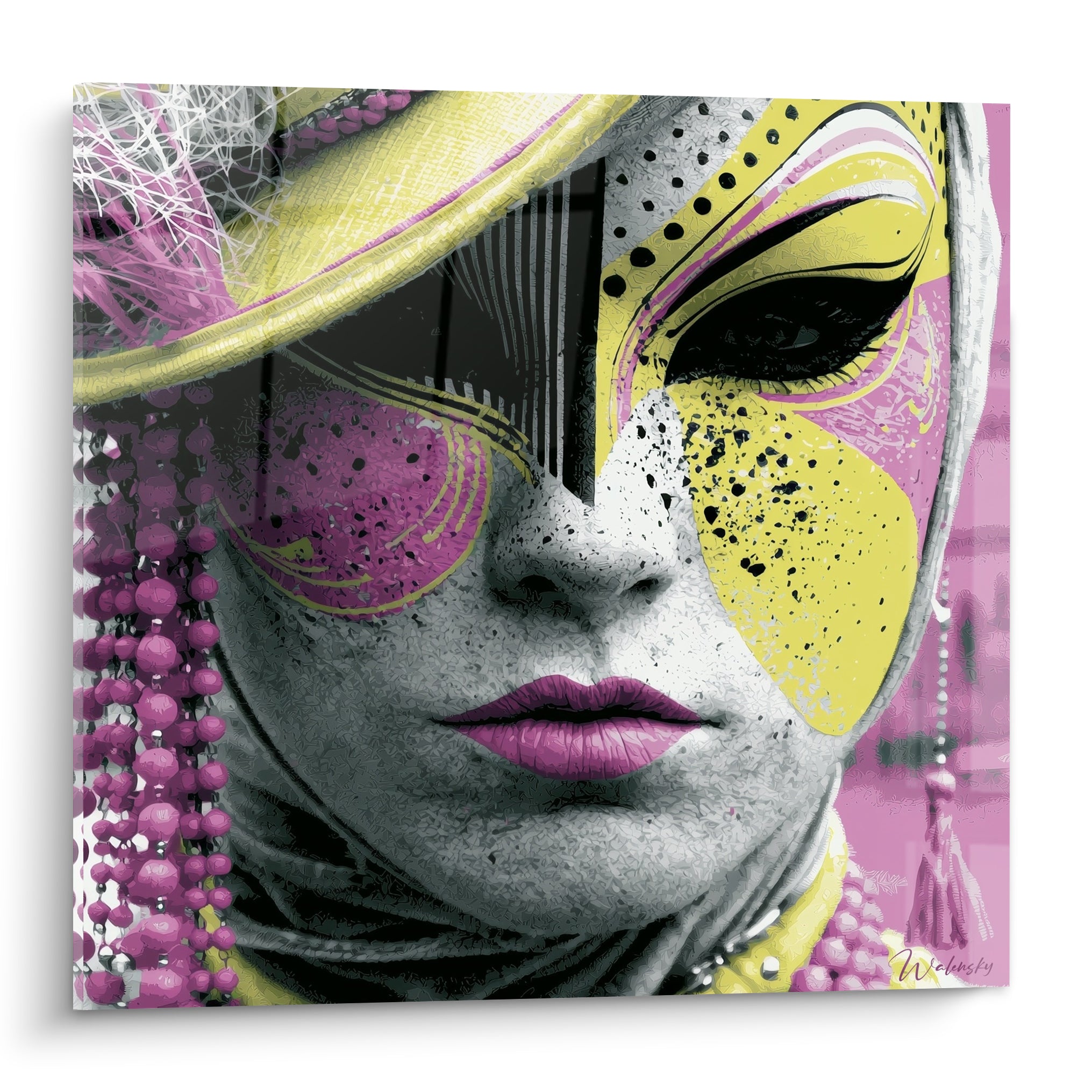 Masque de Venise jaune et magenta, visage graphique aux perles roses et lèvres soutenues