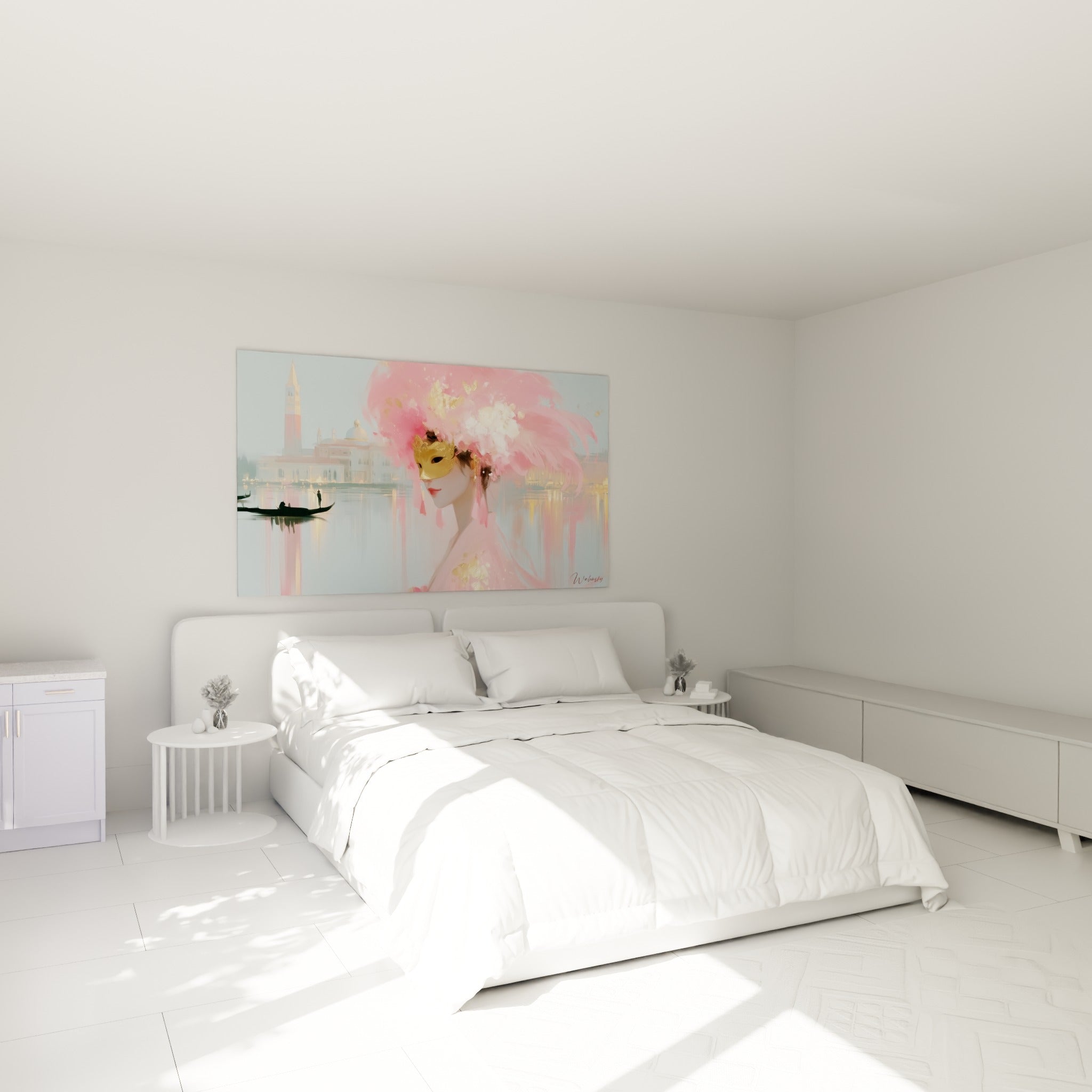 Silhouette masquée aux plumes roses et dorées accrochée au-dessus d'un lit dans une chambre claire
