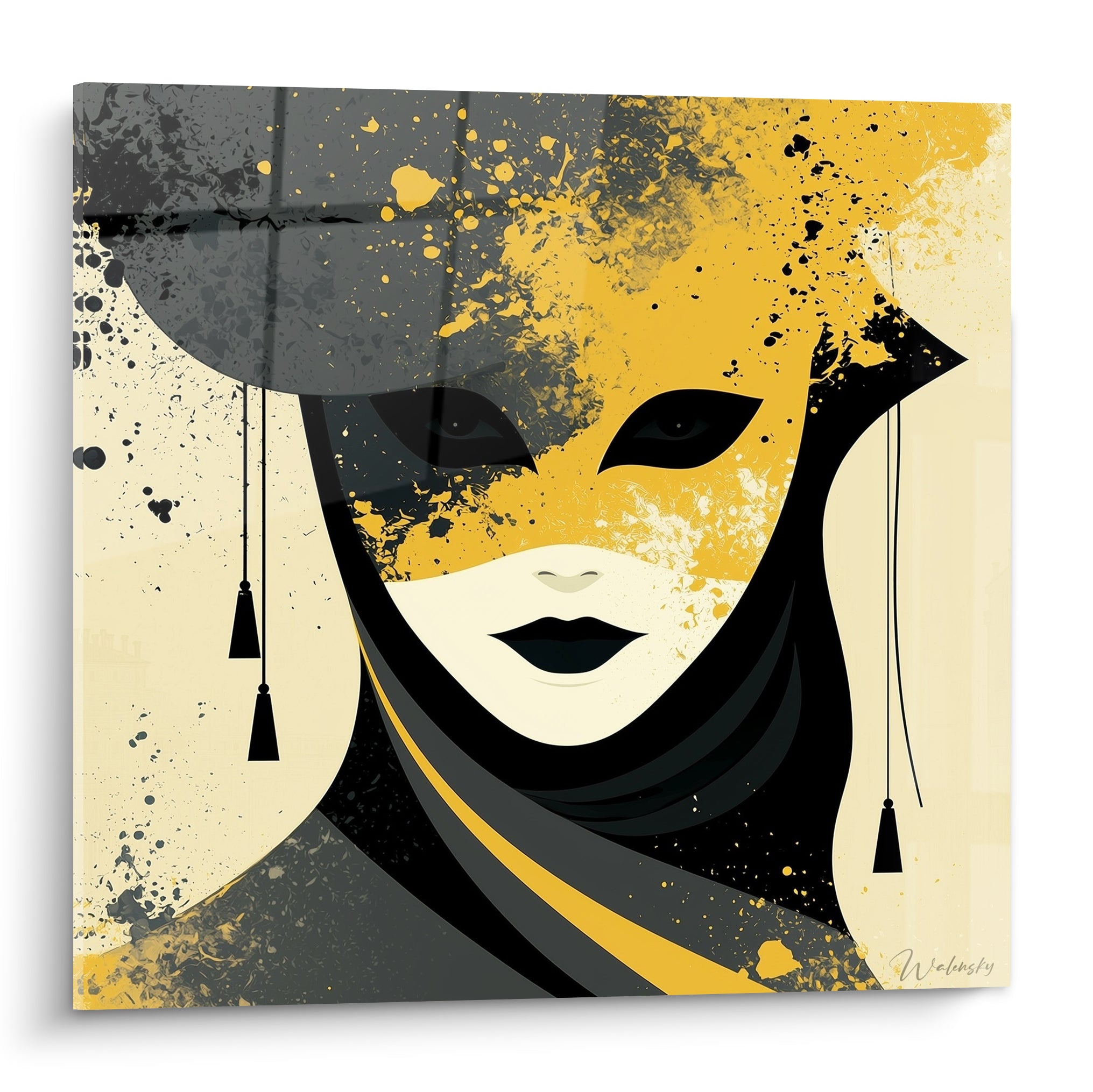 Masque de venise ocre et anthracite, visage éclaboussé de peinture dorée sur fond crème