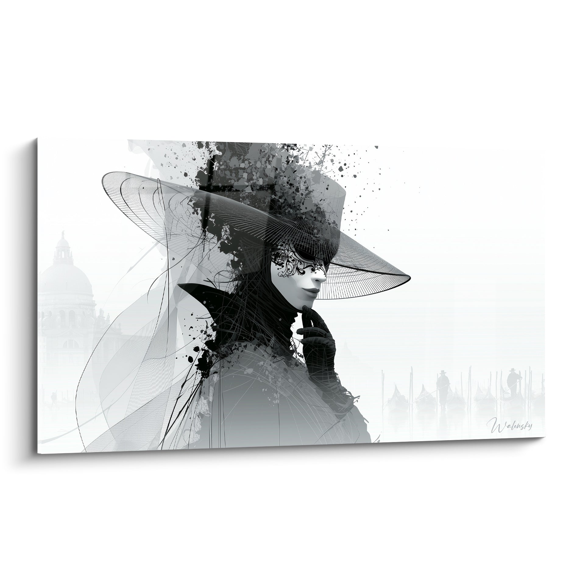 Masque de venise à dentelle noire porté par une silhouette au chapeau blanc et gris