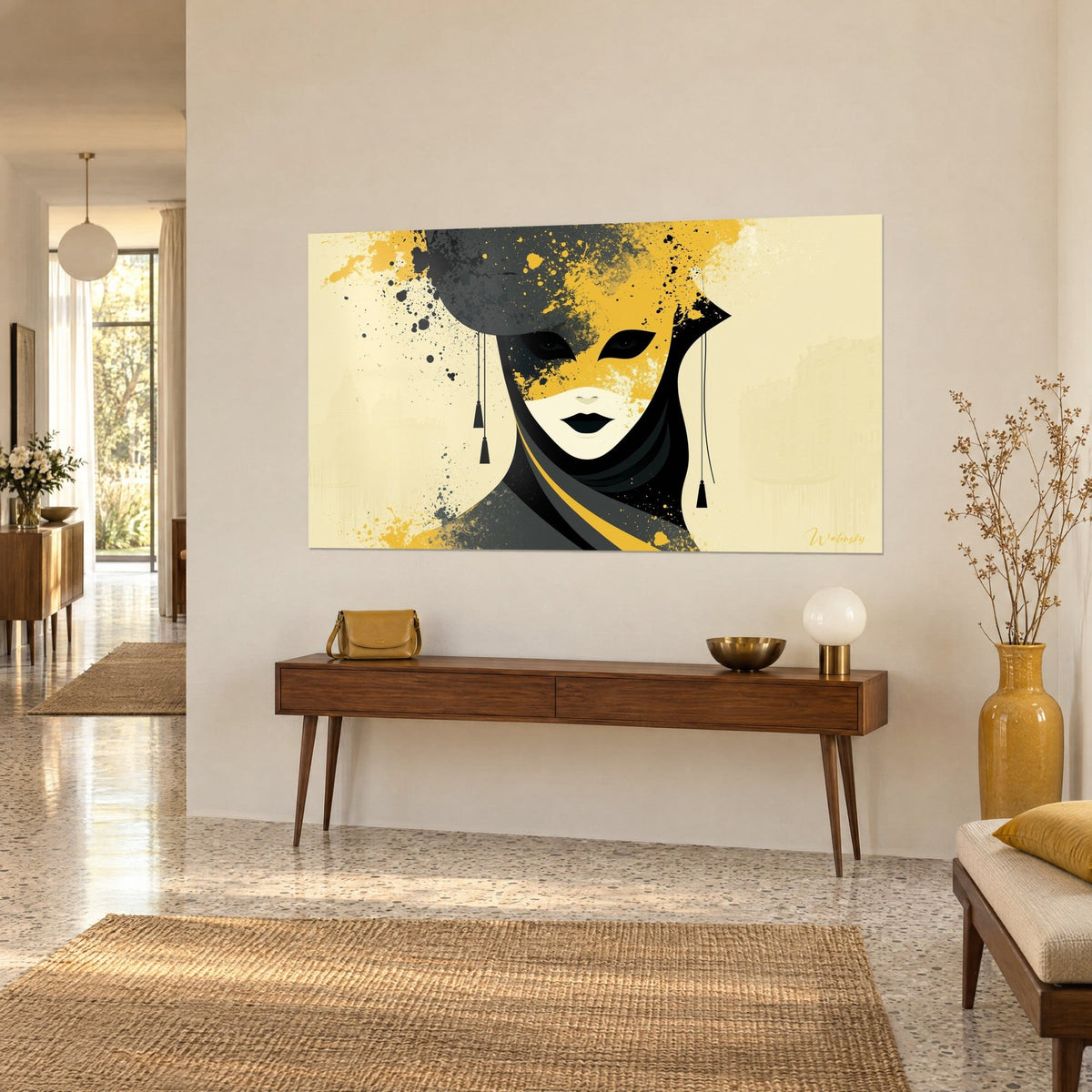 Tableau visage de carnaval aux lèvres noires et yeux en amande, fond crème, sur une console en bois, vue de trois-quarts
