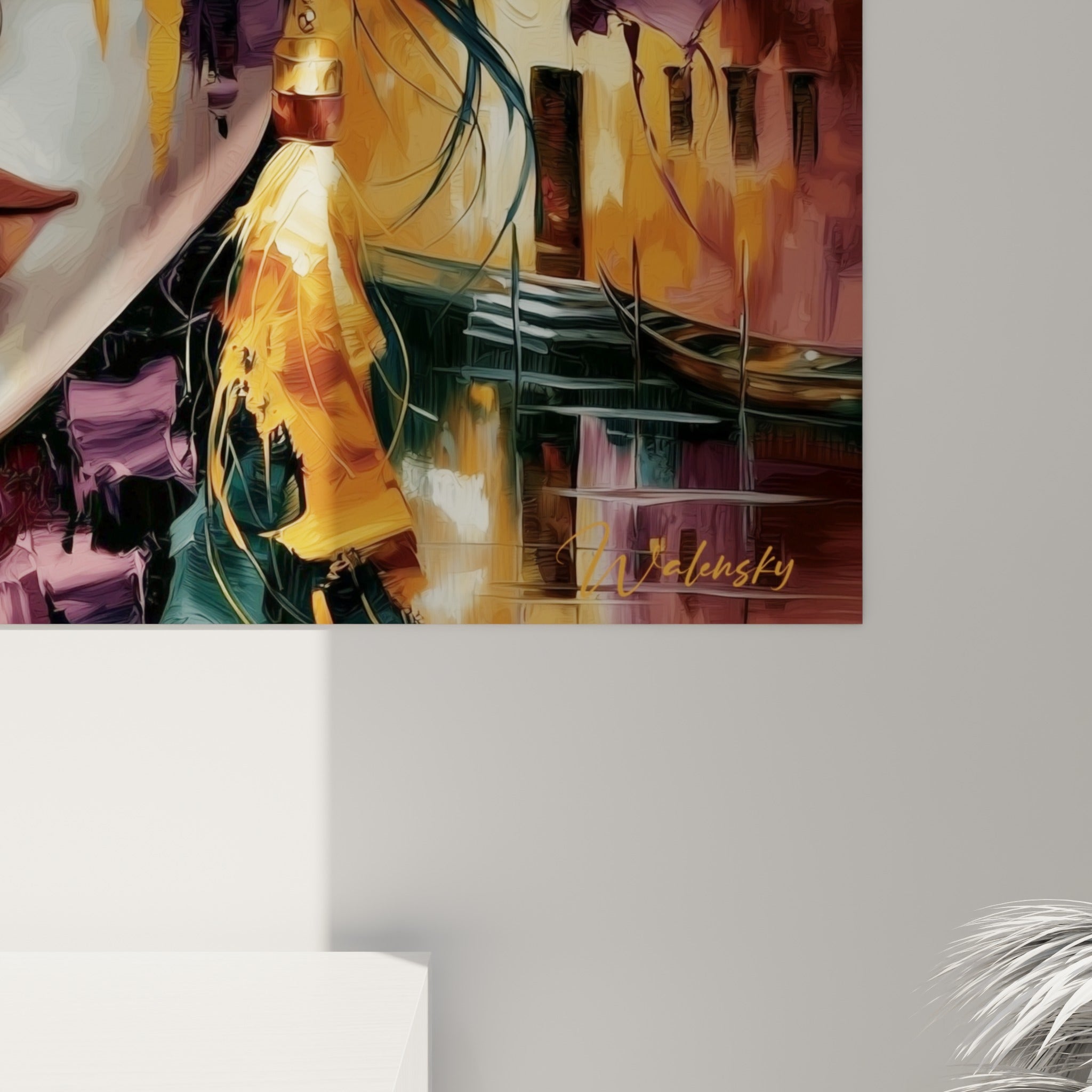Empâtements dorés et coulures pourpres sur la toile, grain visible du masque de Venise peint