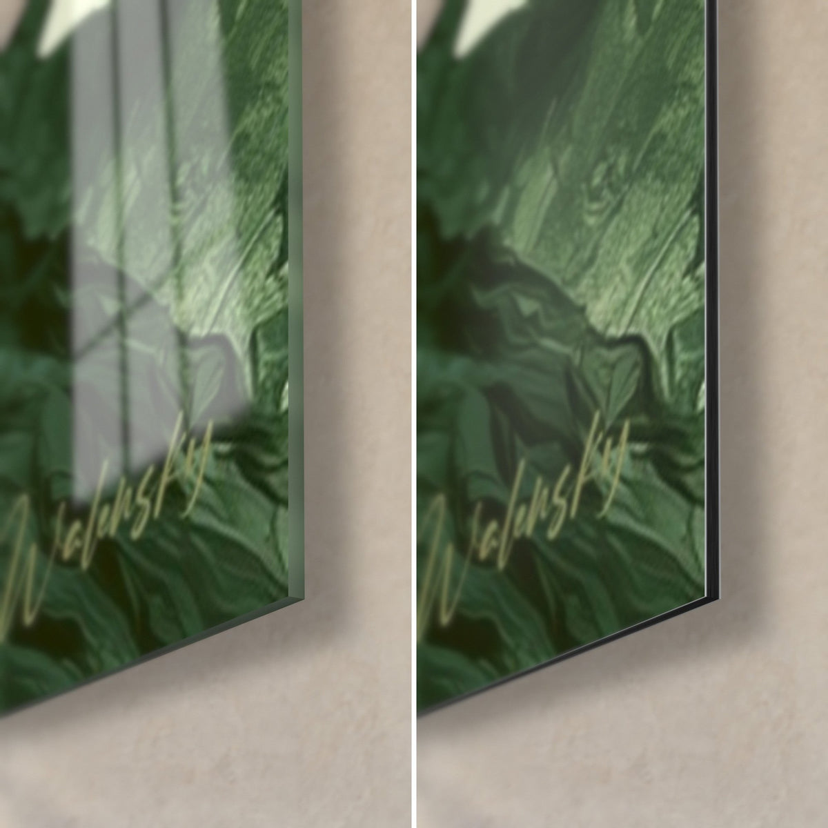 Tableau Arlequine de carnaval verte et dorée, coin bas droit : verre acrylique brillant à gauche, Dibond mat noir à droite