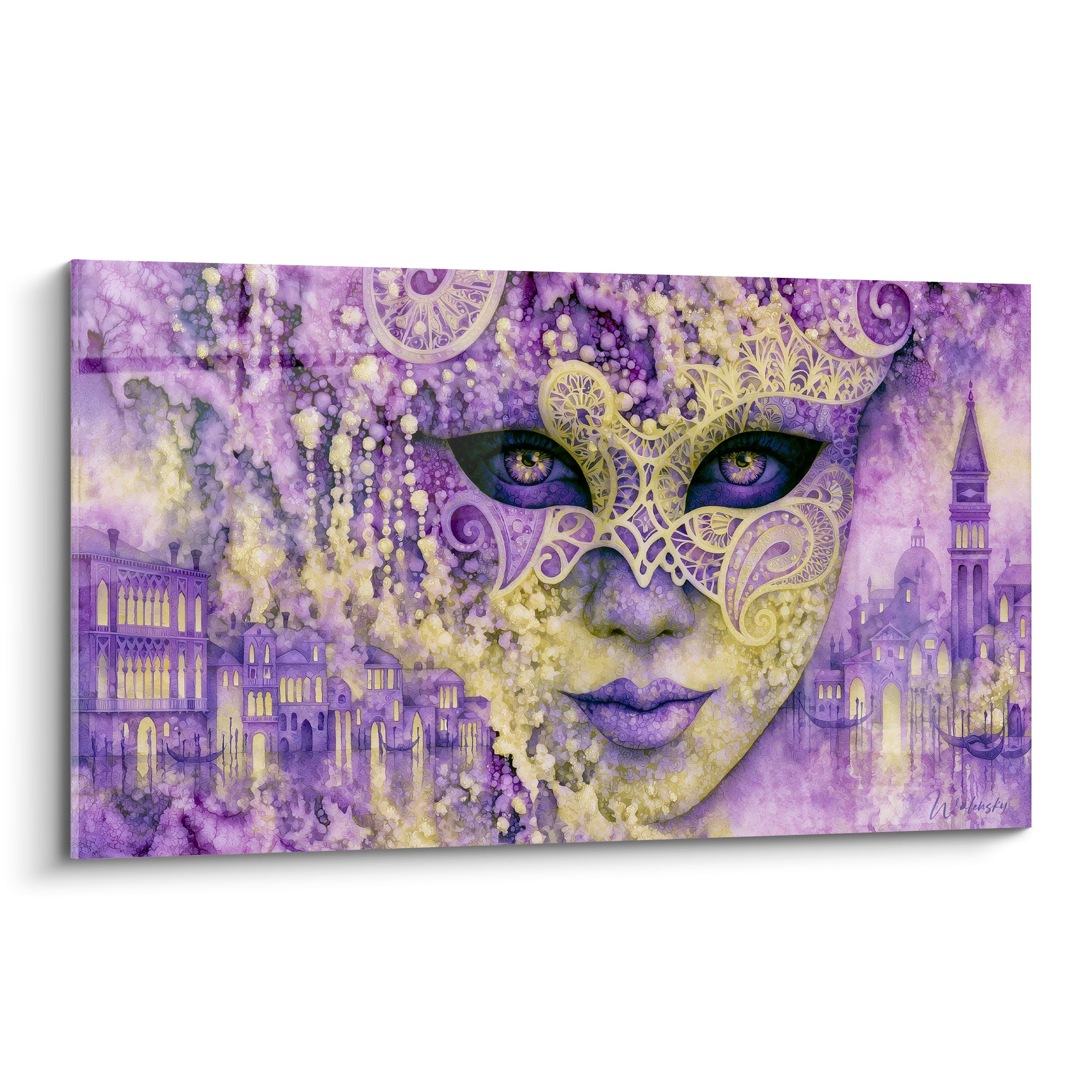 Masque de Venise doré aux yeux perçants, dentelle violette et cité mauve en fond aquarelle