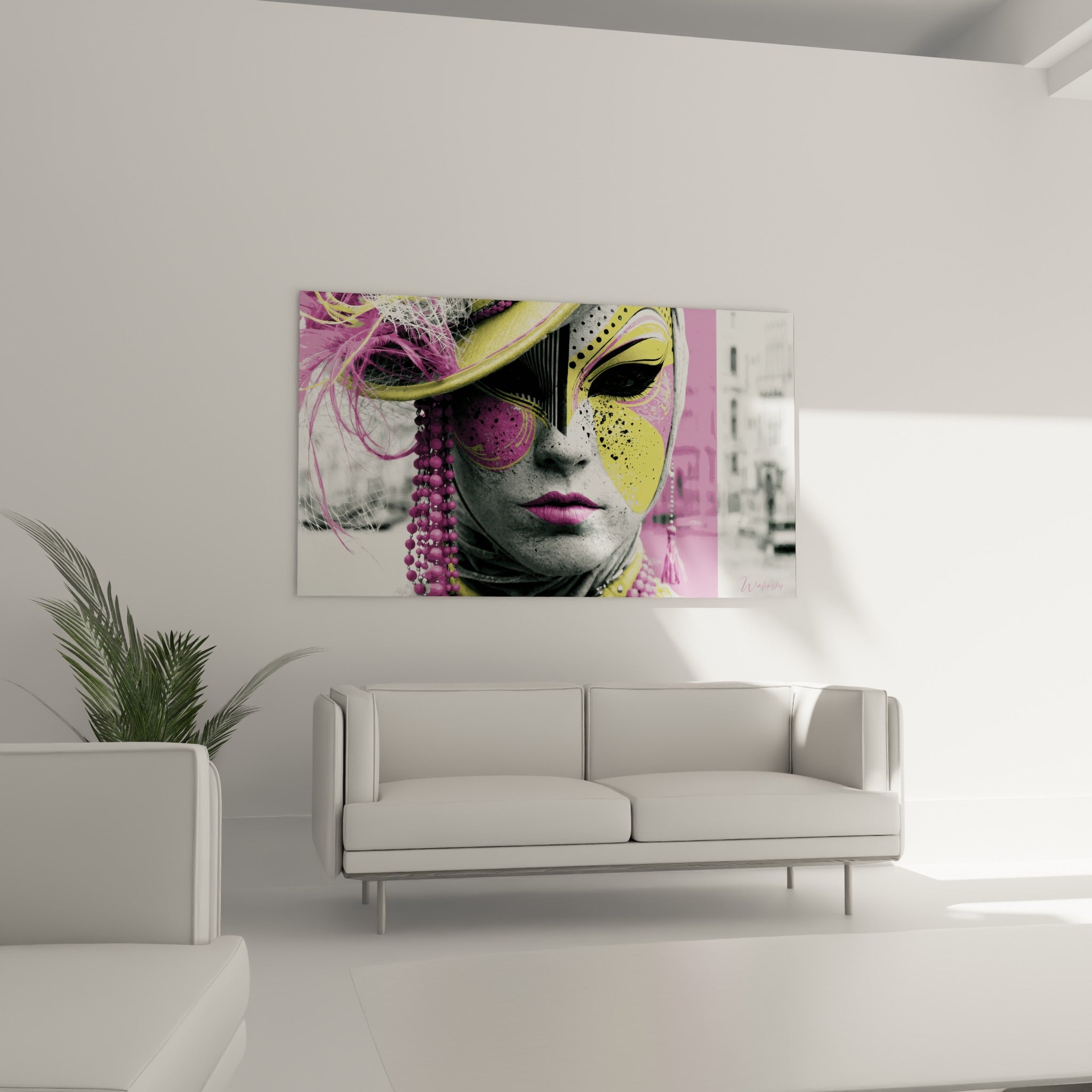 Portrait carnavalesque en noir et blanc rehaussé de fuchsia, placé au-dessus d'un canapé dans un salon lumineux