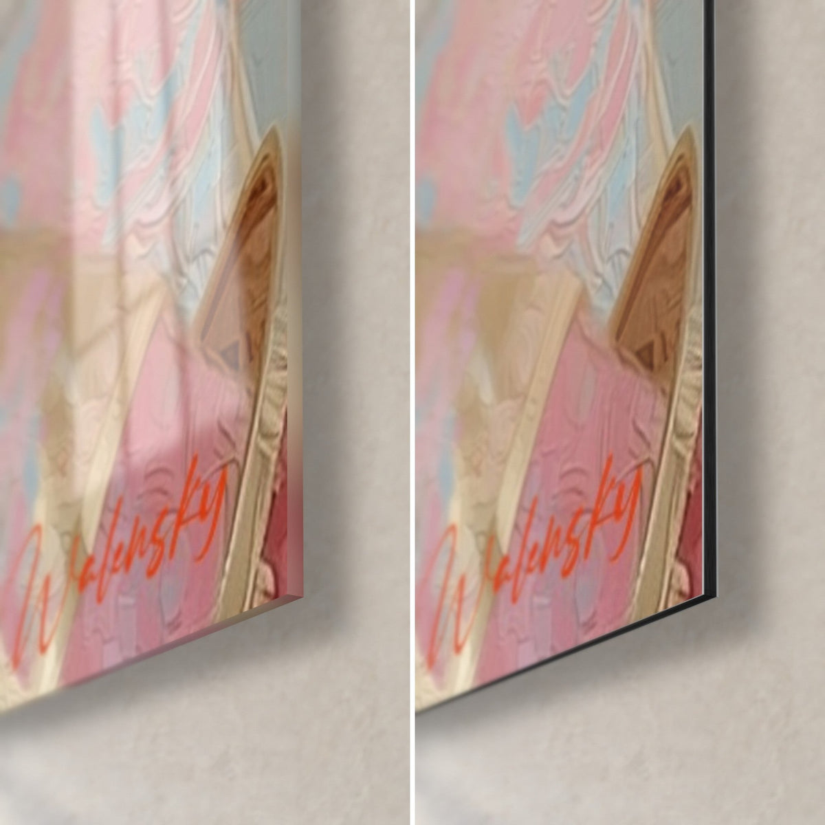 Gemälde mit goldener venezianischer Maske, untere rechte Ecke aus glänzendem Glas und mattem rosa Dibond, orangefarbene Signatur und schwarze 3 mm Kante