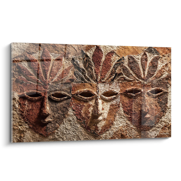Tabla de tres rostros esculpidos en piedra - Tríptico ancestral - edición Máscara Africana