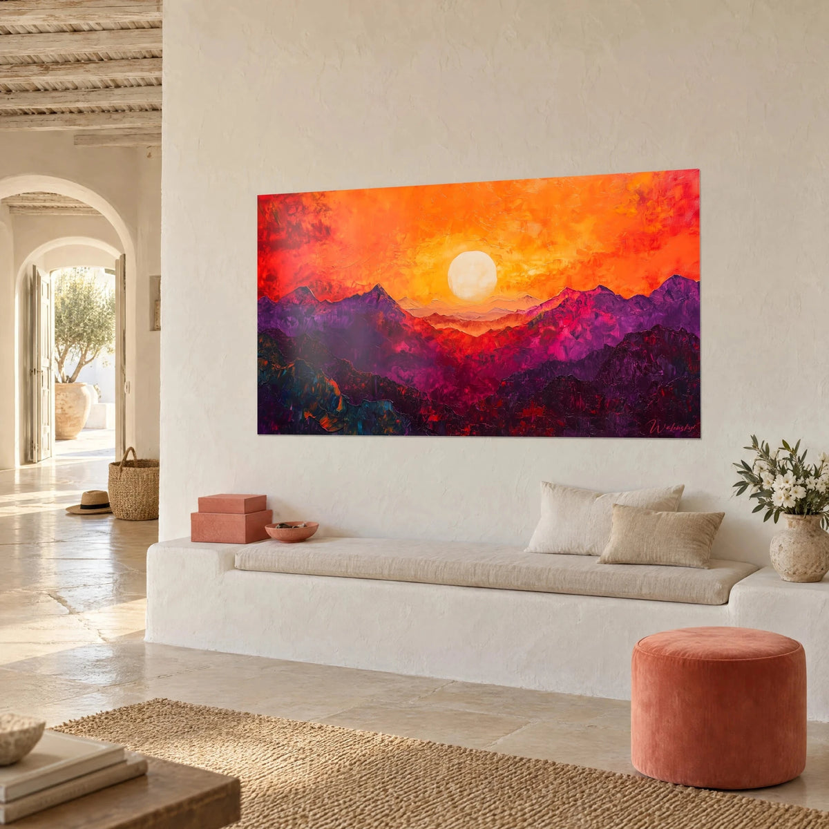 Cuadro Macizo montañoso incandescente, disco crema y empastes bermellón, colgado en la pared de una casa mediterránea