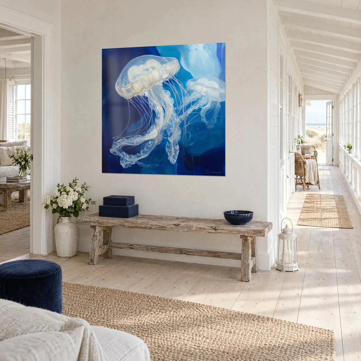 Quadro ombrella lattiginosa che galleggia in un blu oltremare profondo, bracci bianchi frangiati, su una parete d'ingresso sul mare