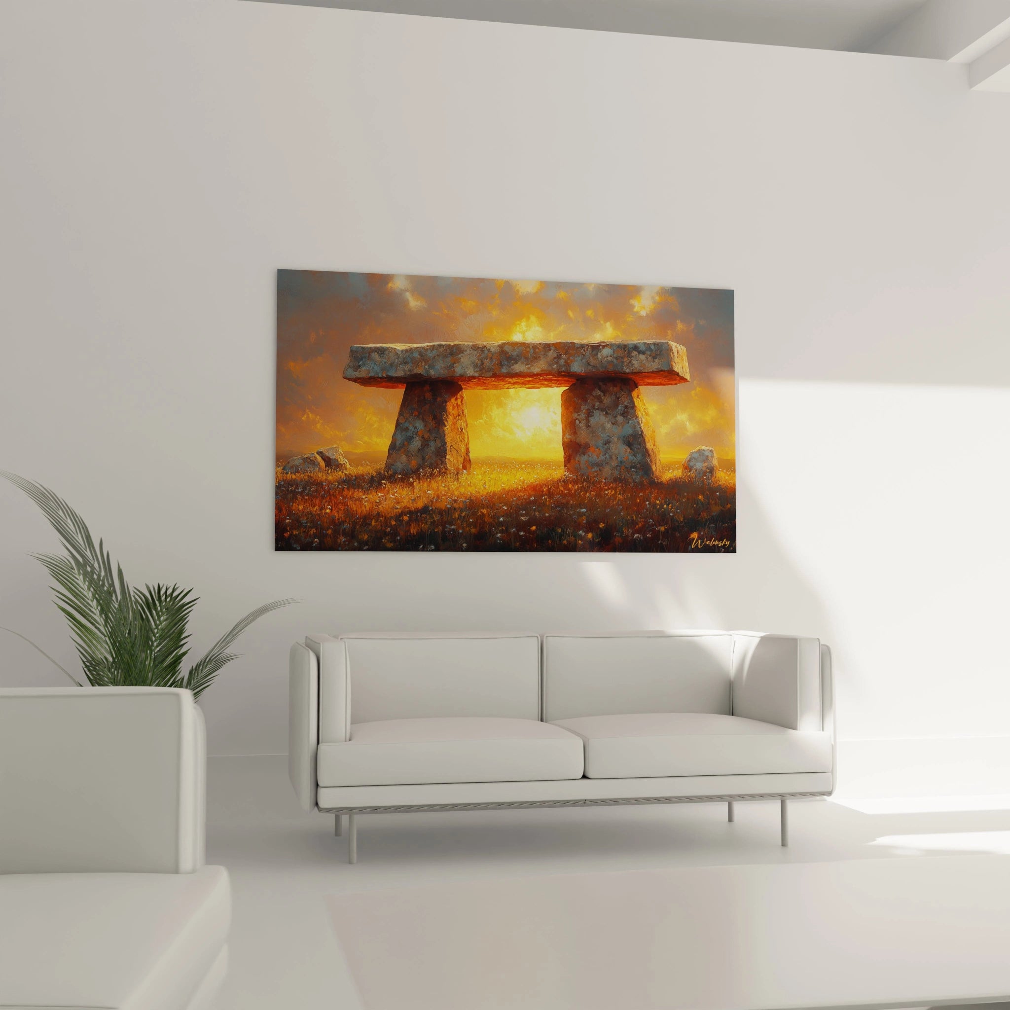 Un tableau paysage mettant en scène un monument mégalithique imposant avec deux piliers soutenant une dalle horizontale, entouré d'une prairie dorée sous un ciel aux nuances orange et jaune intense.
