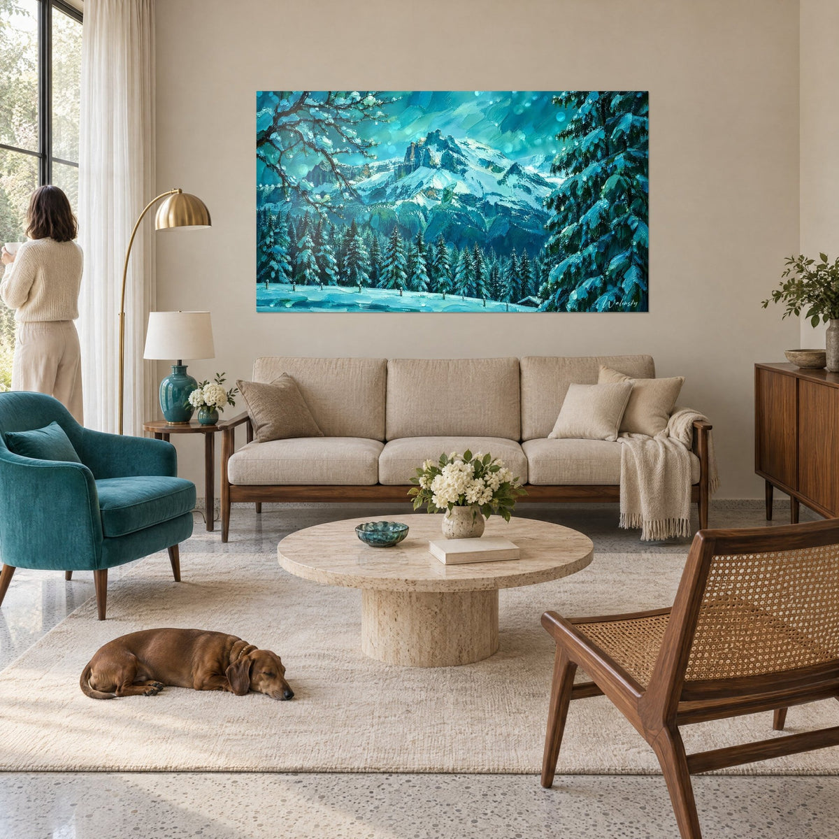 Tableau massif rocheux couvert de neige turquoise, sapins givrés et branche perlée de gouttes, au-dessus d'un canapé dans un salon lumineux
