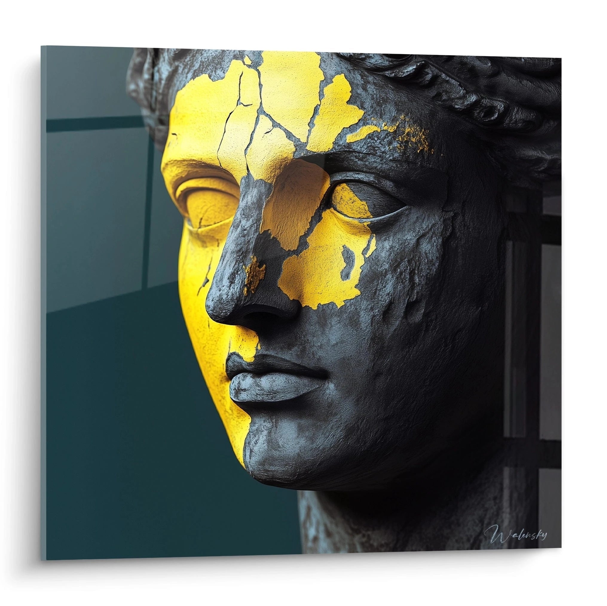 Un tableau statue grecque mêlant noir profond et or éclatant, présentant un profil classique fragmenté sur fond vert-bleu sombre, avec des textures rugueuses contrastant avec des surfaces lisses et brillantes.
