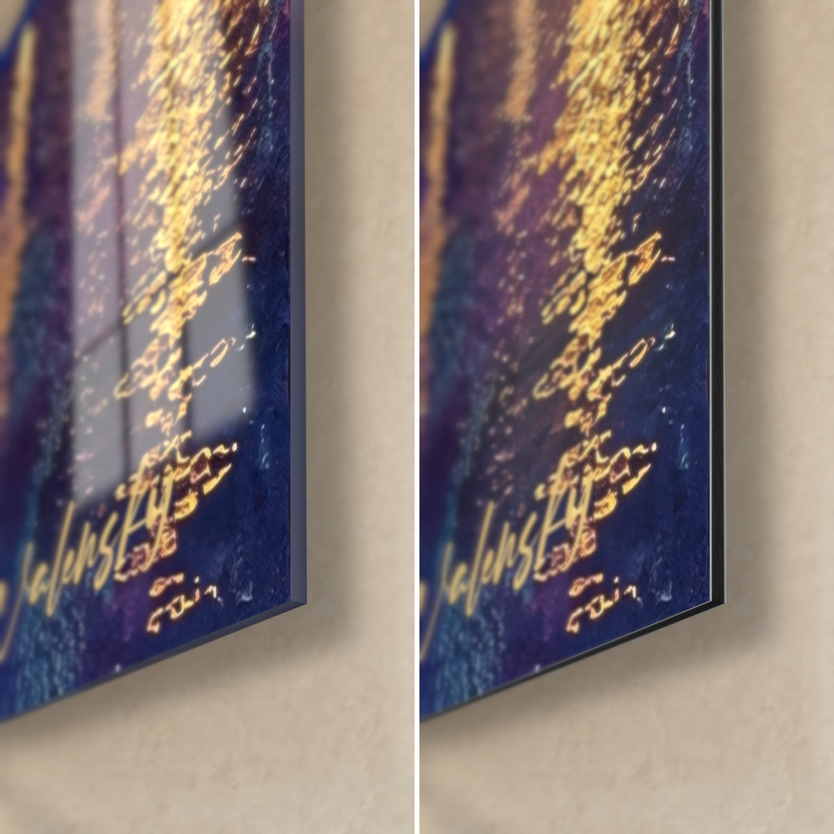 Cuadro ciudad costera en oro y violeta, esquina inferior derecha, reflejos dorados sobre fondo azul noche, cristal brillante y Dibond mate, canto de 3 mm