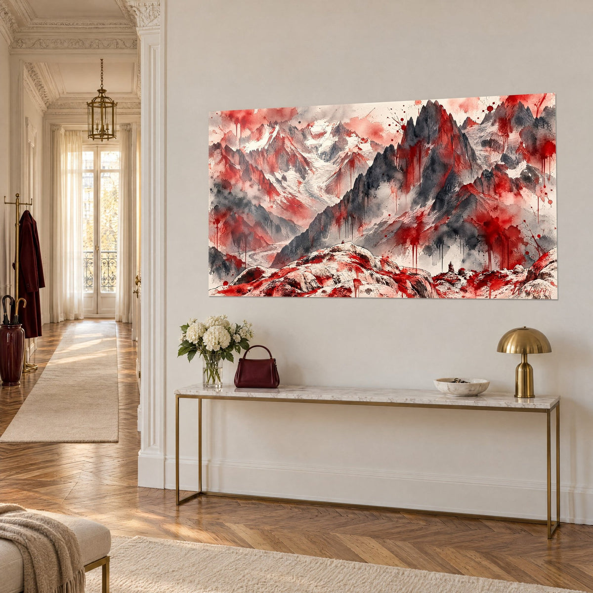 Tableau aquarelle de montagnes écarlates et anthracite, sommet pointu et gouttes sur mur beige, salon haussmannien