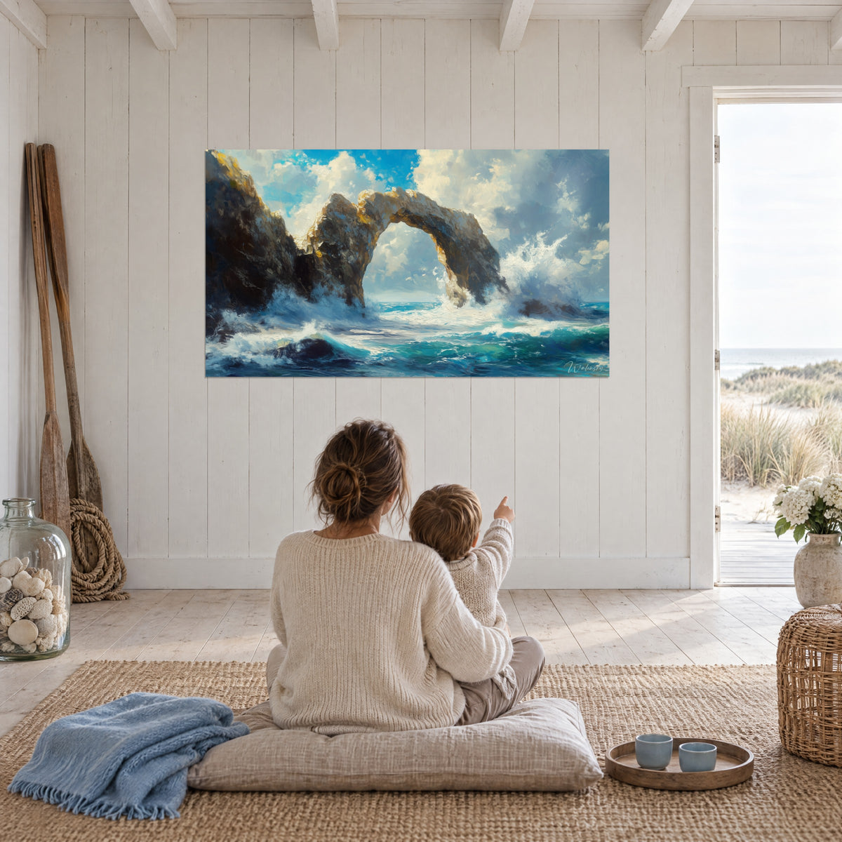 Tableau falaise en arche sous un ciel de nuages gonflés, turquoise et ocre, devant une mère et son enfant assis au sol