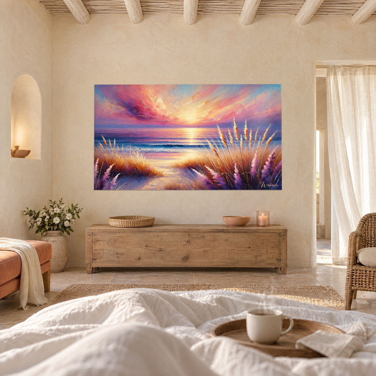 Tableau mer étincelante sous un ciel rosé, épis dorés et fleurs lilas au premier plan, au-dessus d'un lit dans une chambre claire