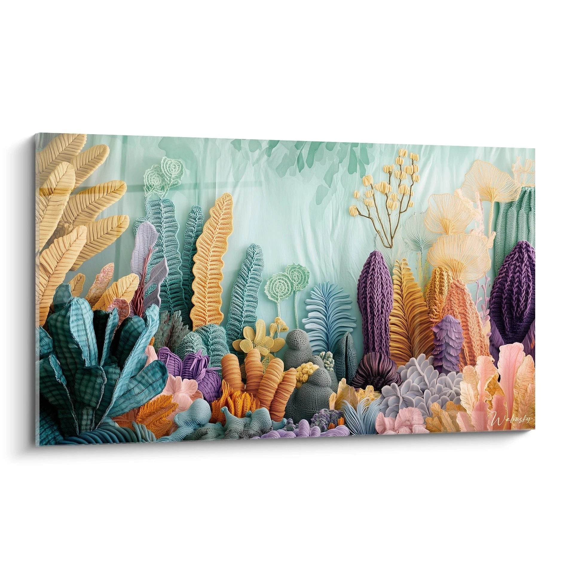 Un tableau marin textile présentant un récif corallien stylisé aux tons turquoise, violet et or, avec des textures tridimensionnelles crochetées formant diverses structures marines comme des coraux, algues et anémones sur fond bleu-vert clair.
