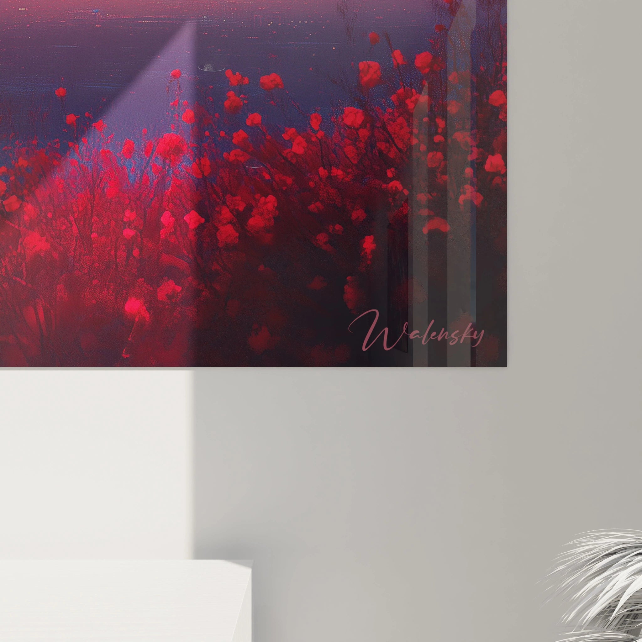 Un tableau paysage panoramique juxtaposant la géométrie verticale d'une métropole avec la texture organique d'un champ de fleurs rouges, baigné dans la lumière chaude d'un soleil couchant qui transforme le ciel en gradient spectaculaire de bleu, violet, orange et jaune.
