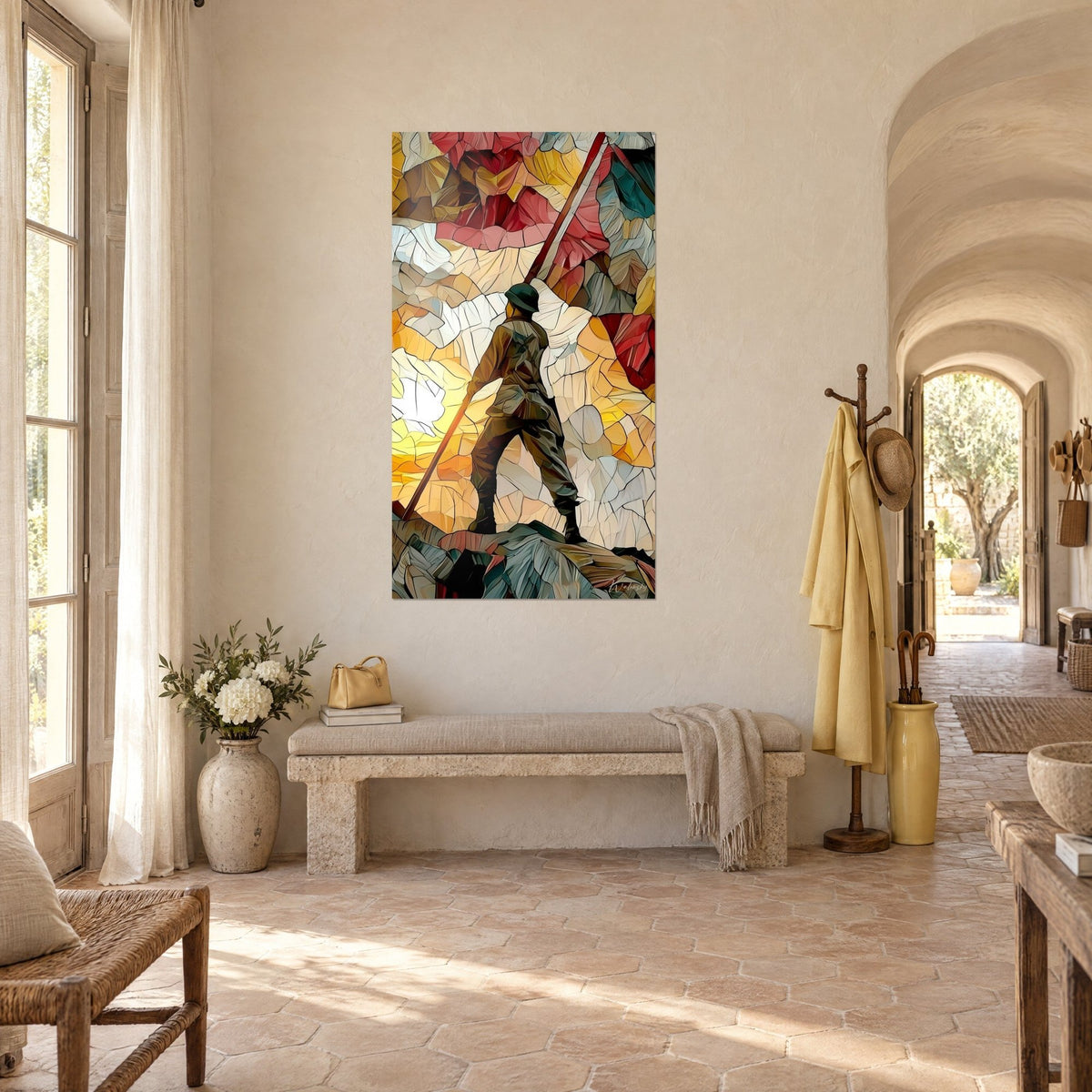 Tableau combattant de dos sur un rocher, mosaïque dorée et vert sombre, mur crème d'un couloir voûté du mas provençal