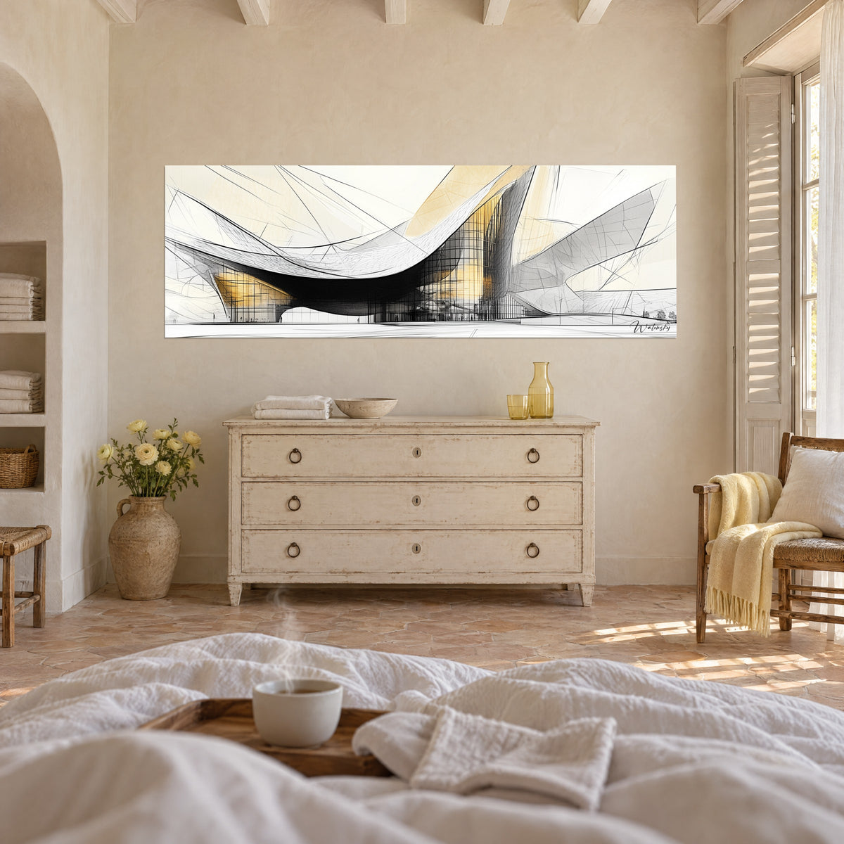Cuadro boceto de un edificio ondulante, ocre dorado y negro profundo sobre fondo crema, encima de una cama en un dormitorio claro