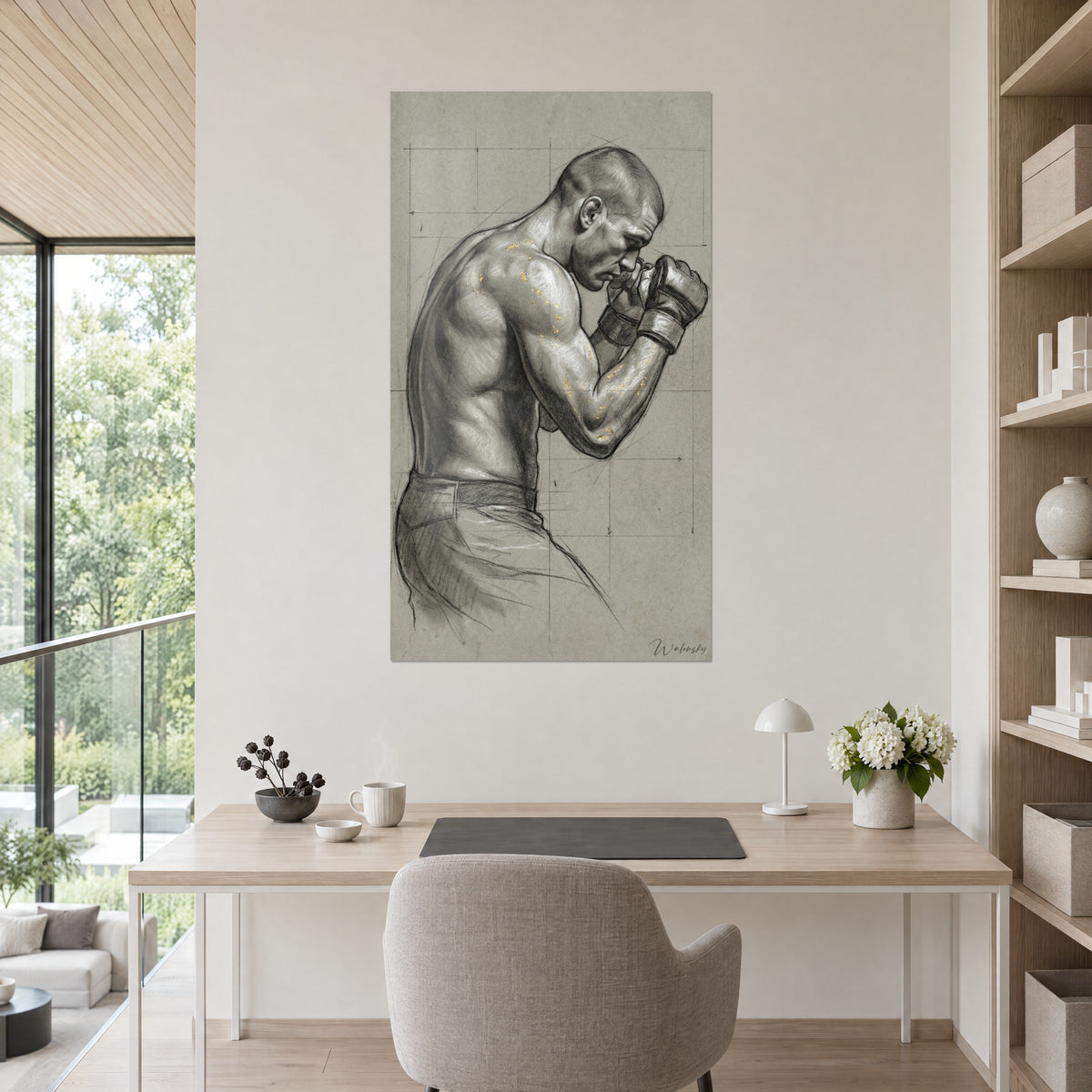 Quadro di un lottatore di gabbia dal profilo intenso, muscoli disegnati con carboncino grigio e gesso bianco, bagliori dorati, sopra una scrivania e una poltrona
