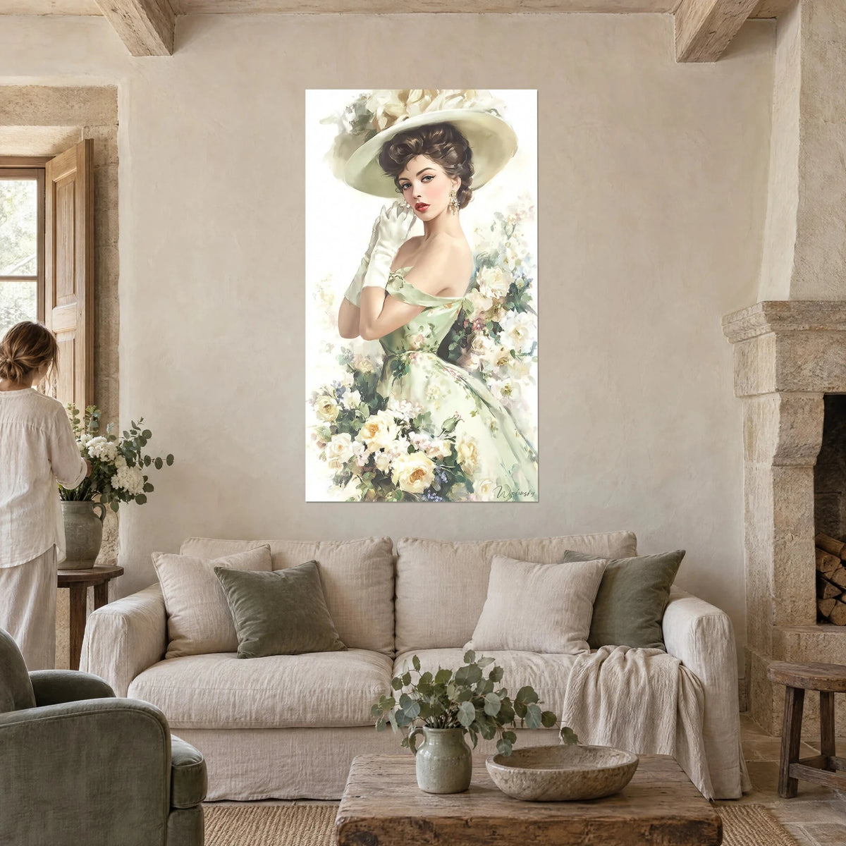 Gemälde einer eleganten Dame mit wassergrünem Hut und weißen Handschuhen, salbeigrünes geblümtes Kleid, über einem Sofa in einem hellen Wohnzimmer