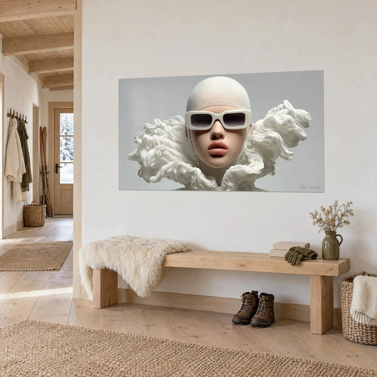 Gemälde Puppengesicht mit nude-rosa Lippen und weißer Sonnenbrille, perlgrauer Hintergrund, in einem Chalet aus hellem Holz