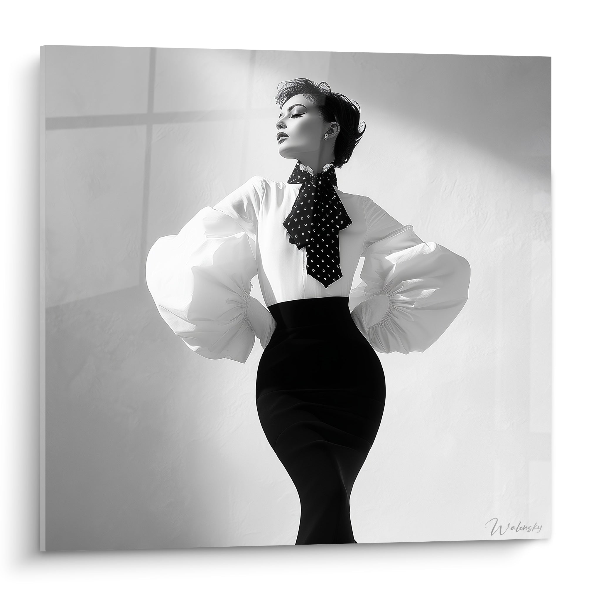 Silhouette élégante en blouse blanche et jupe noire, contraste photographique en noir et blanc
