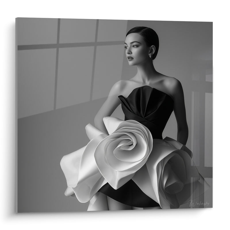 Tableau Femme robe noire et blanche sculpturale - Élégance suspendue - Edition Mode noir et blanc