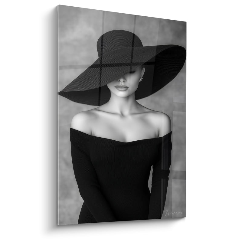 Tableau Femme au chapeau noir et robe épaules dénudées - Élégance discrète - Edition Mode noir et blanc