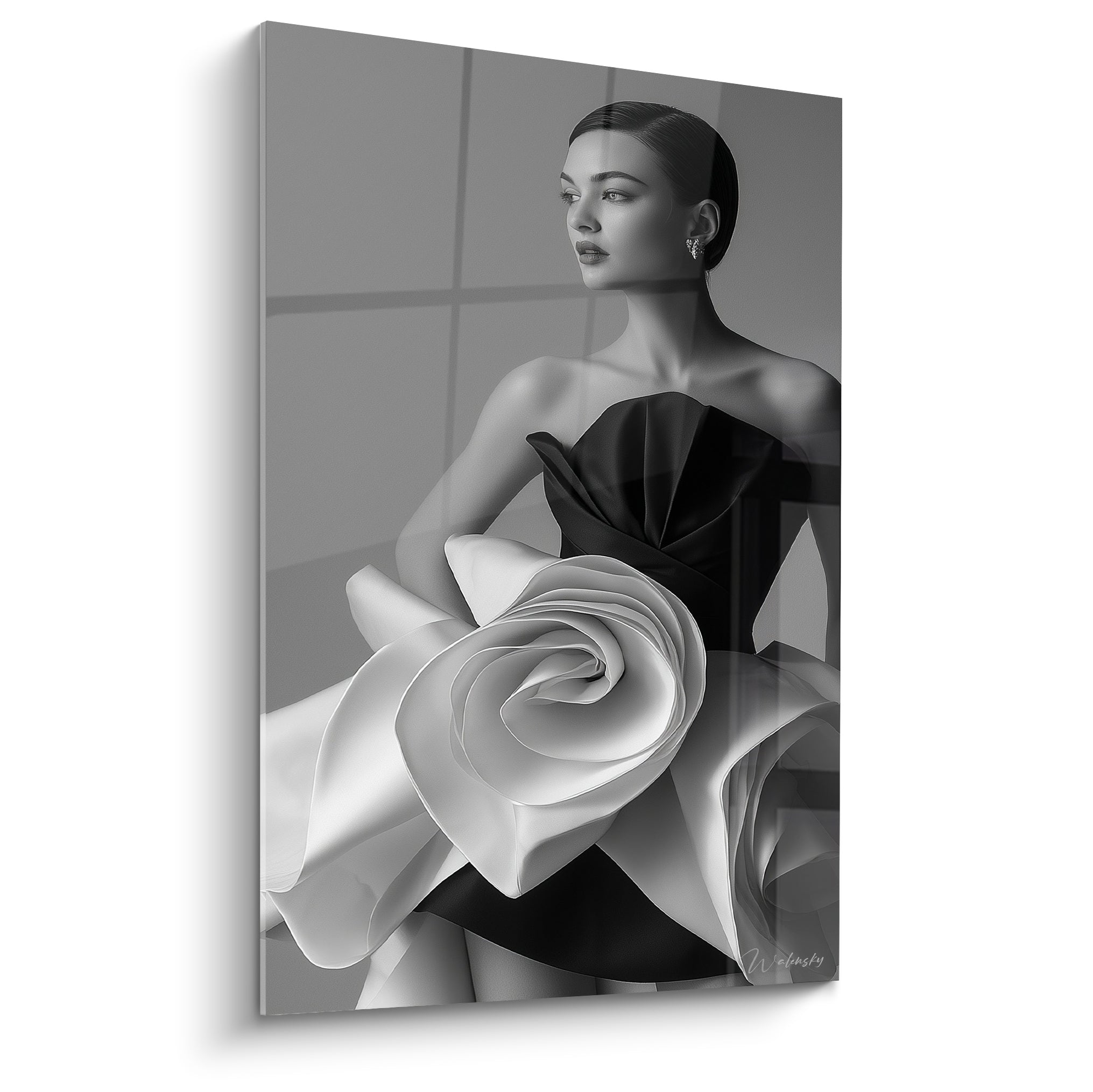 Silhouette en robe noire et fleur blanche sculpturale, mode noir et blanc raffinée