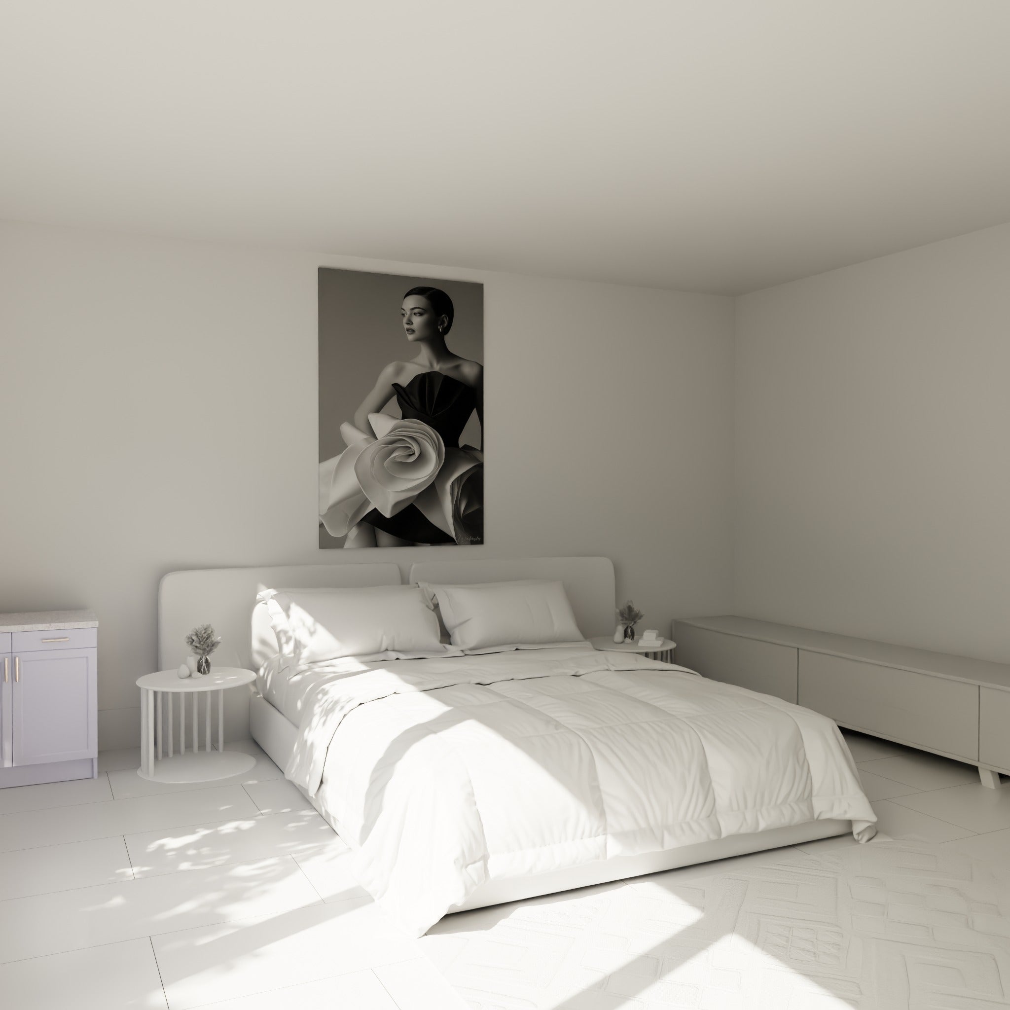 Portrait élégant en noir et blanc, robe sombre et fleur claire, au-dessus d'un lit dans une chambre claire
