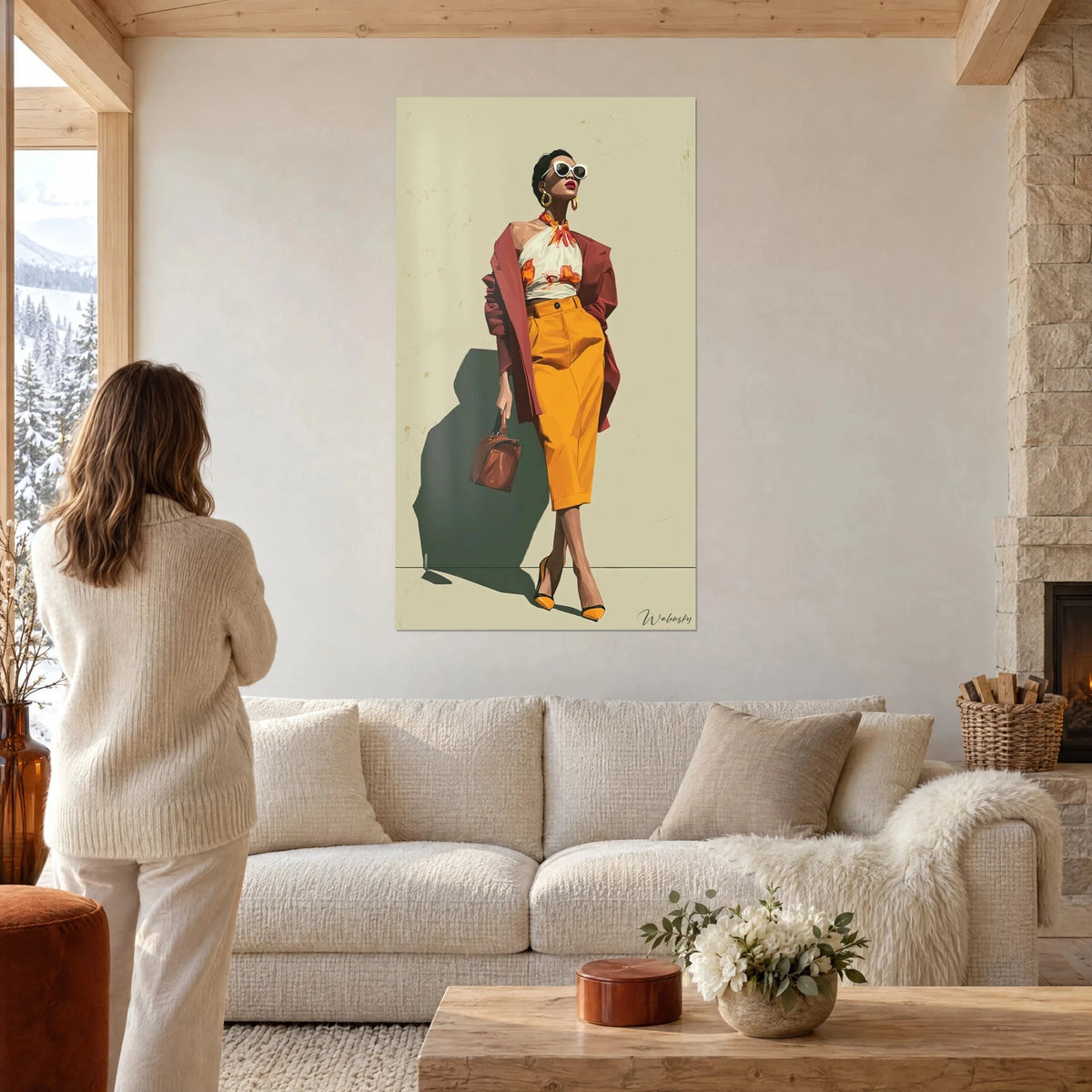 Quadro di una donna elegante con gonna senape e giacca bordeaux con occhiali bianchi, parete beige sopra un divano in un soggiorno luminoso